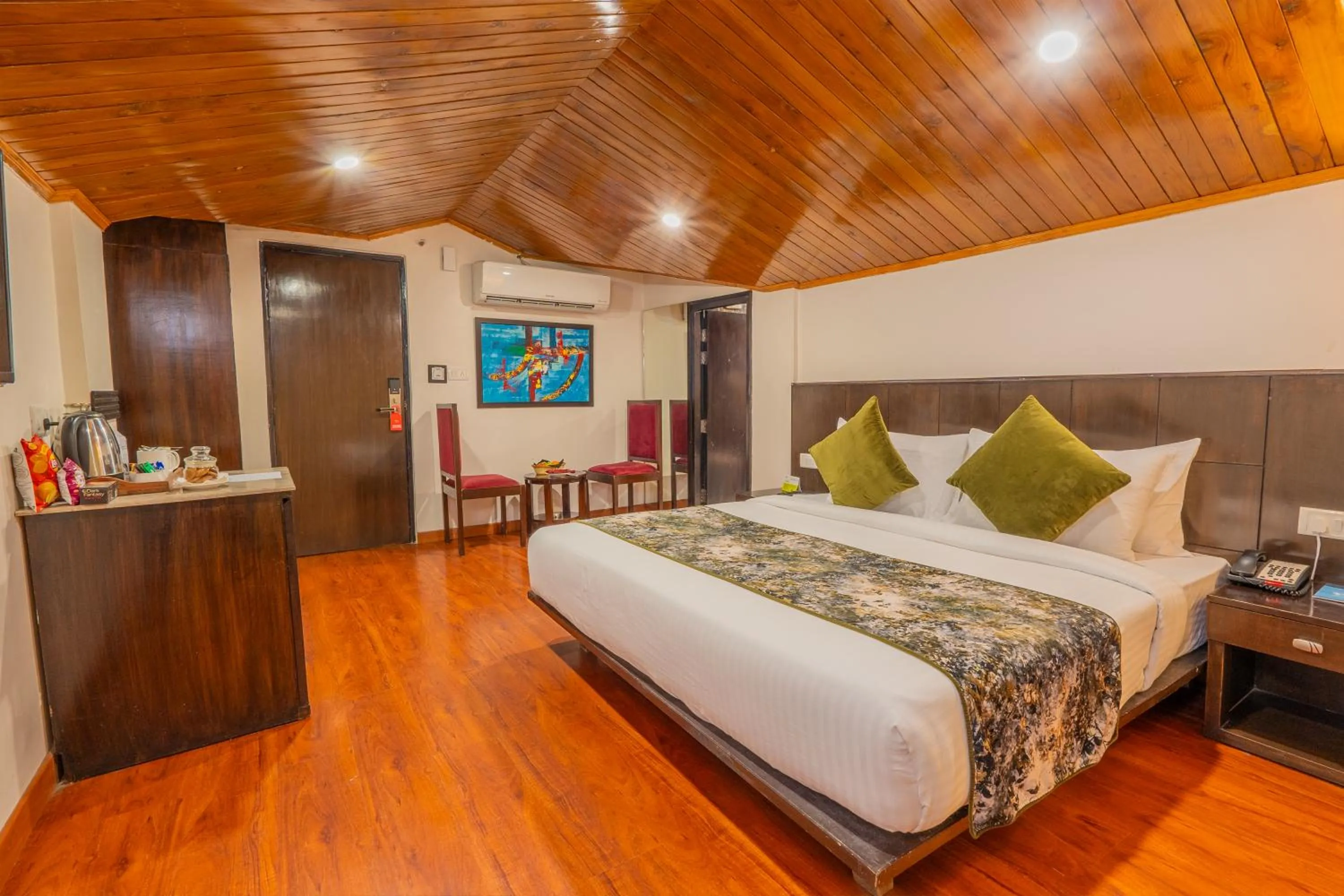 minibar, Bed in Woodrock Luxury Boutique Hotel