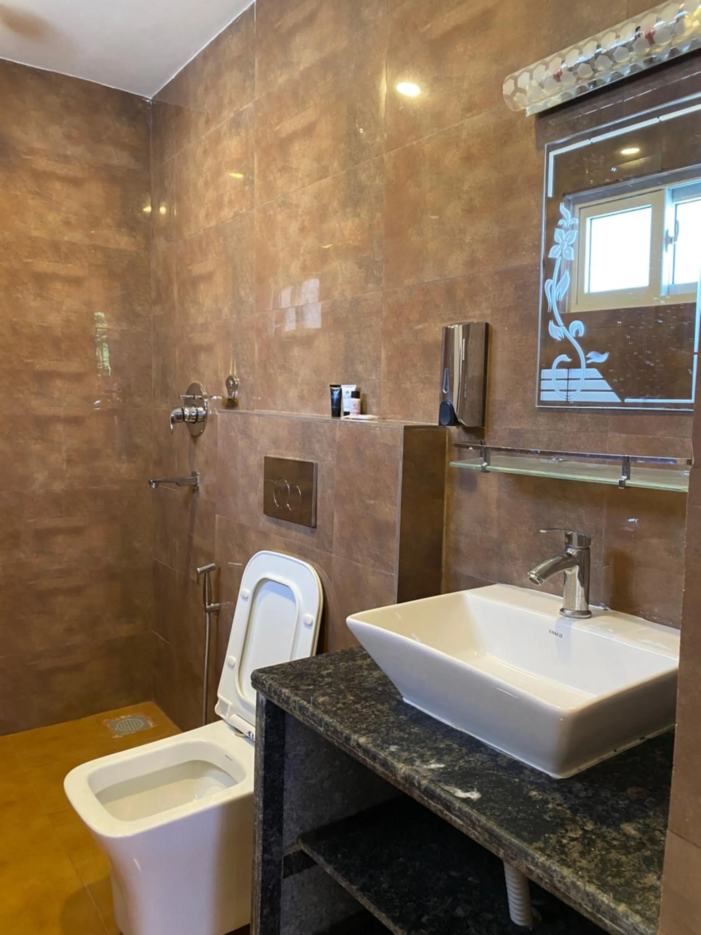 Shower in Samiyog Tourist Resort