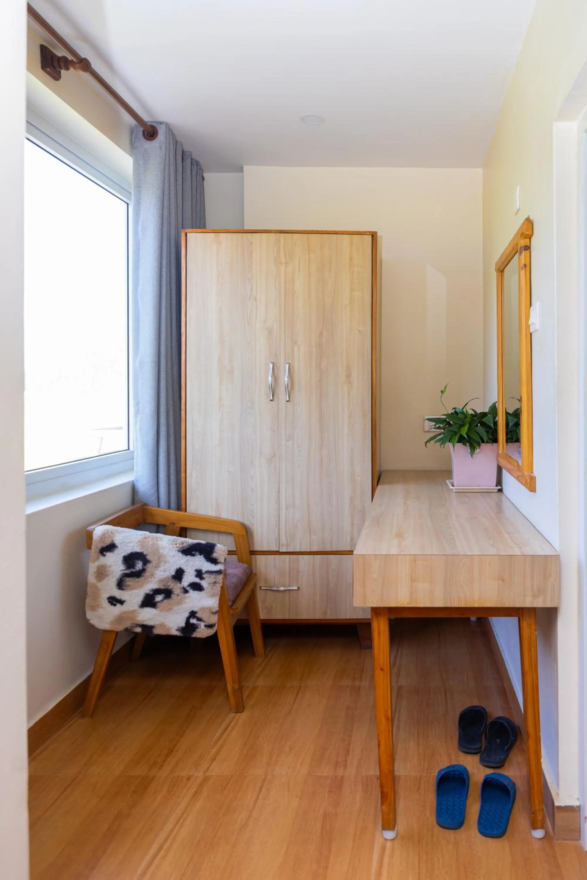 wardrobe, Bed in Samiyog Tourist Resort