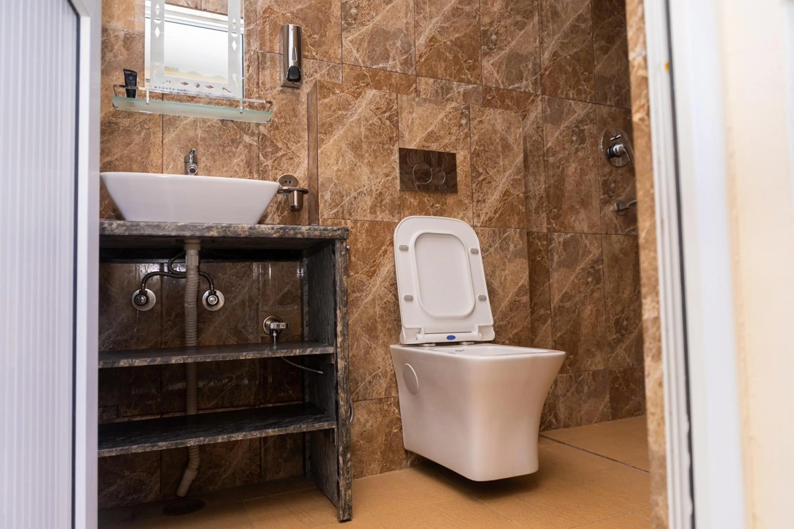 Shower in Samiyog Tourist Resort