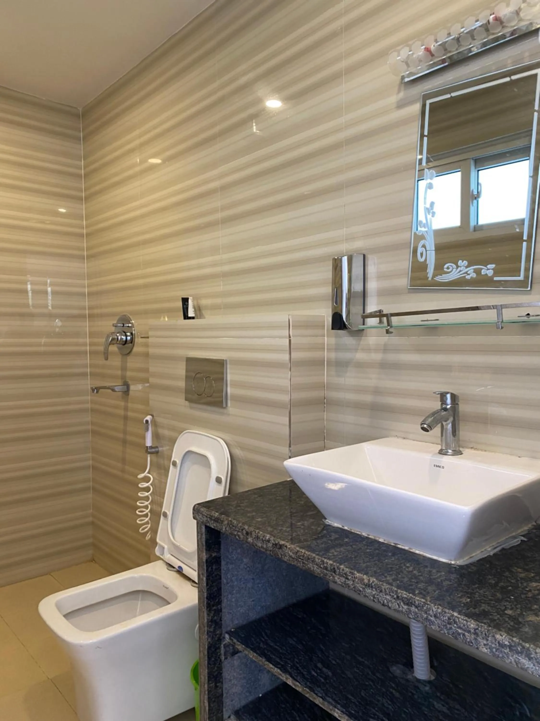 Shower in Samiyog Tourist Resort