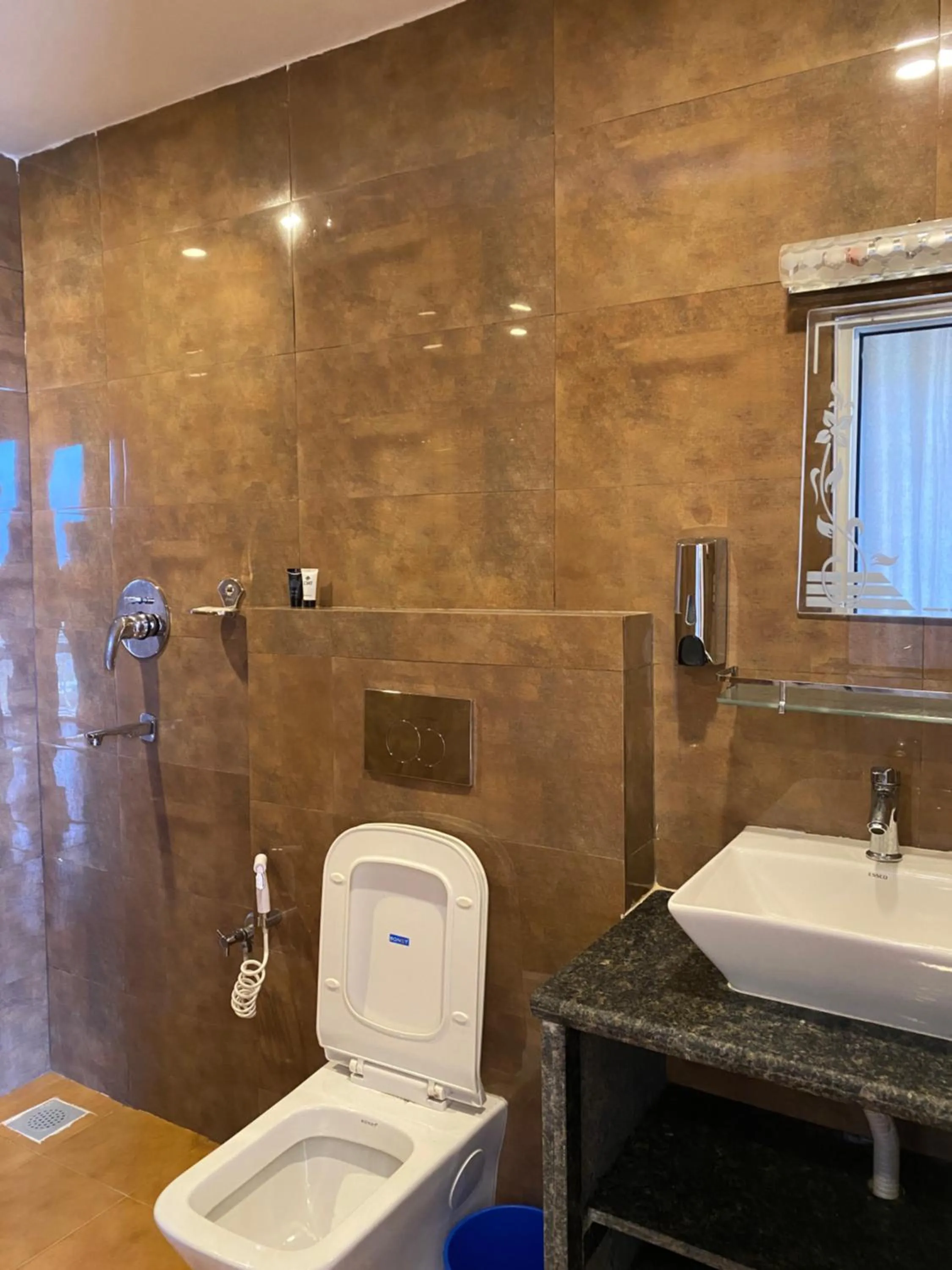 Shower in Samiyog Tourist Resort