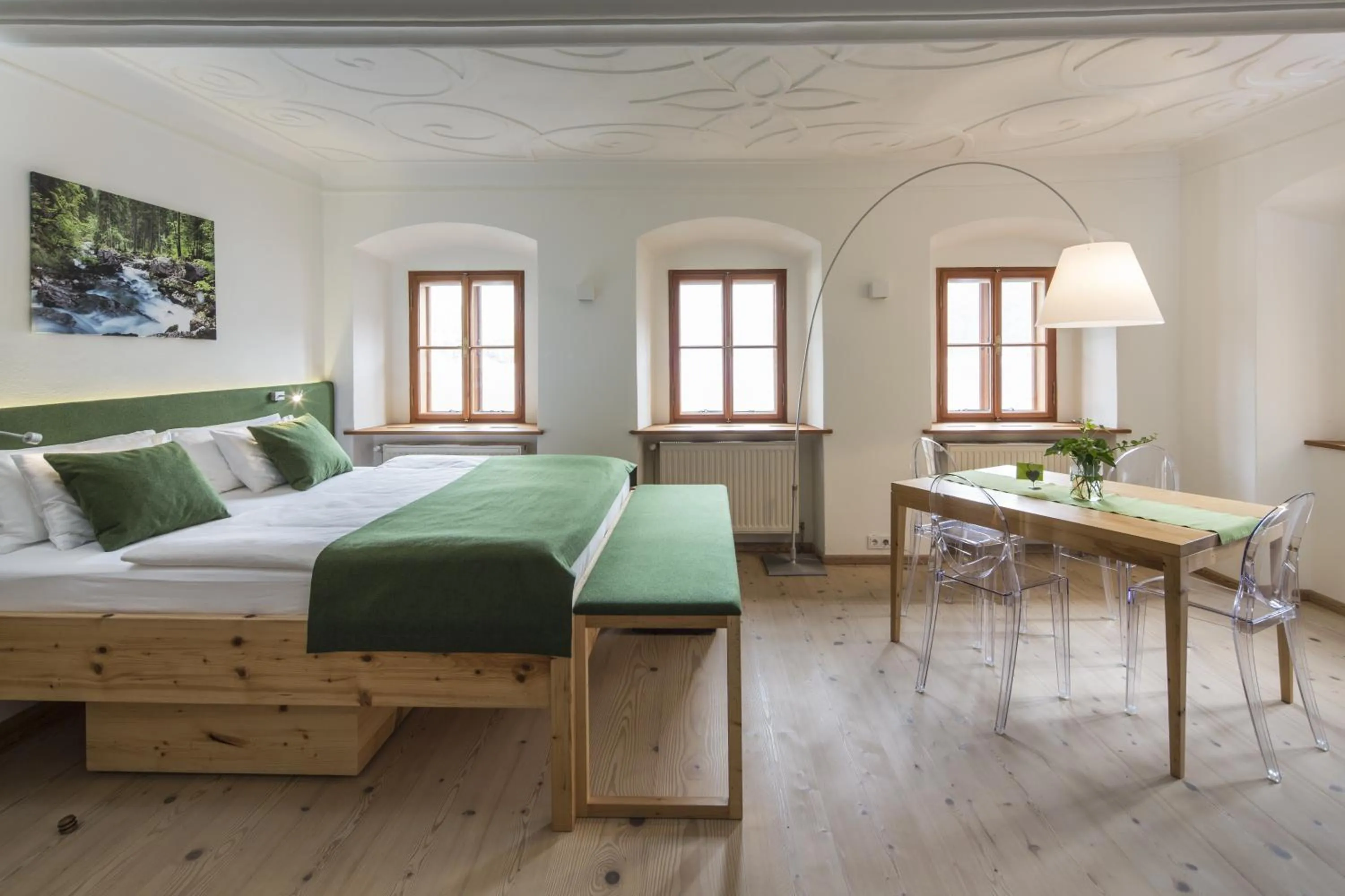 Photo of the whole room, Bed in Hallstatt Hideaway - Adults only