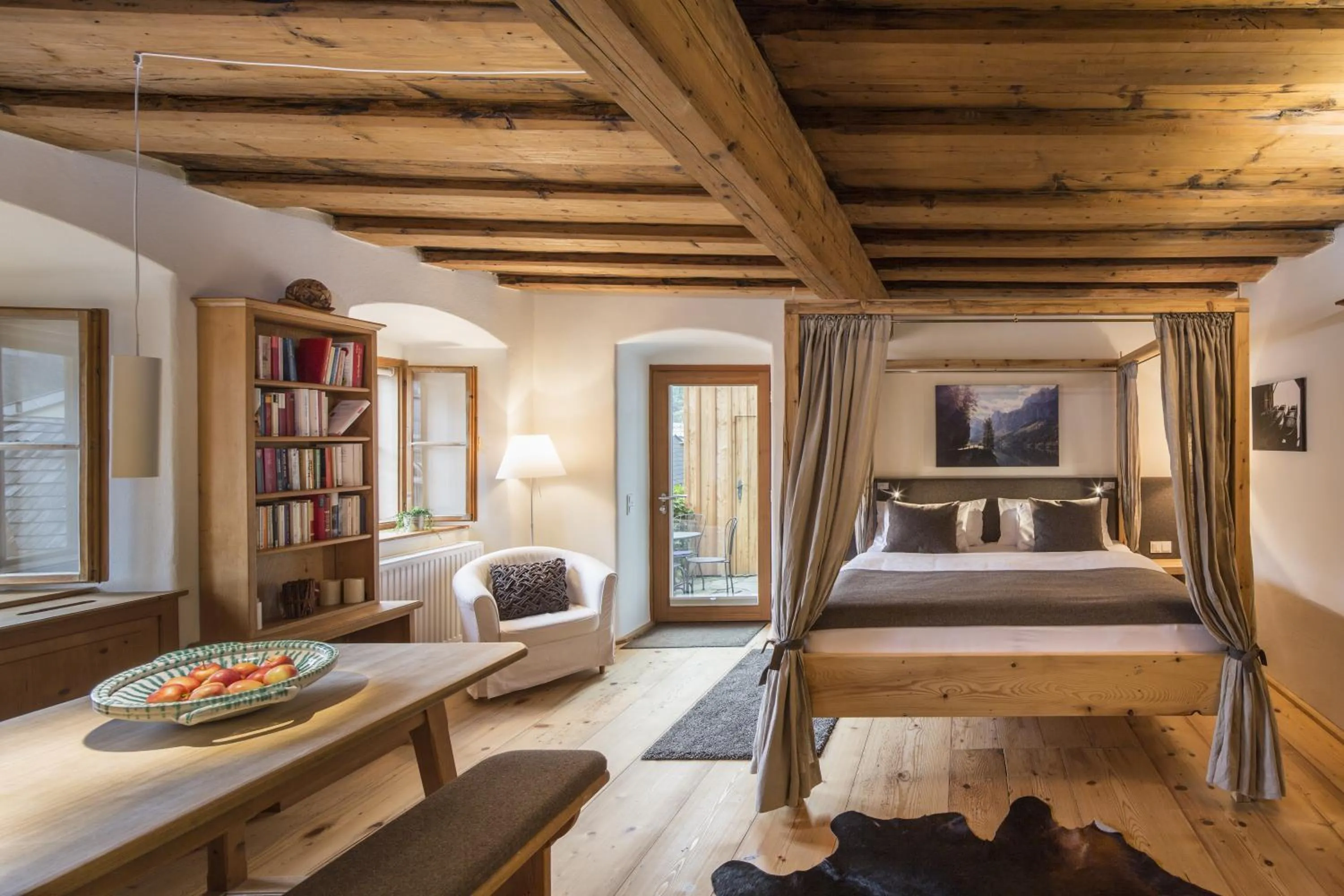 Photo of the whole room, Bed in Hallstatt Hideaway - Adults only