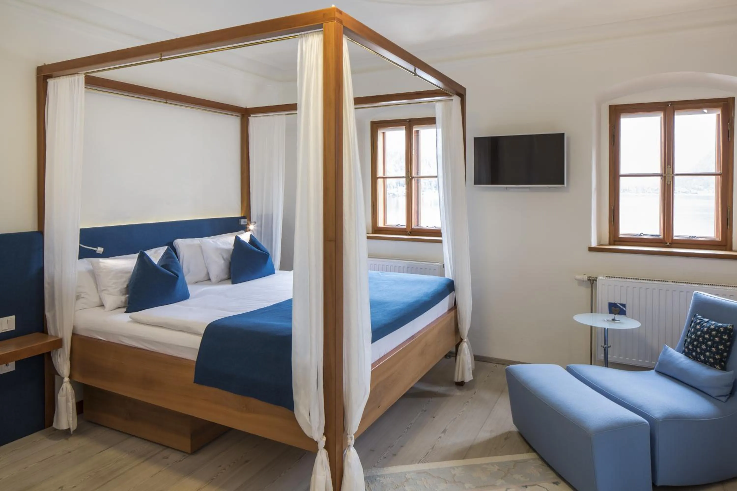 Photo of the whole room, Bed in Hallstatt Hideaway - Adults only