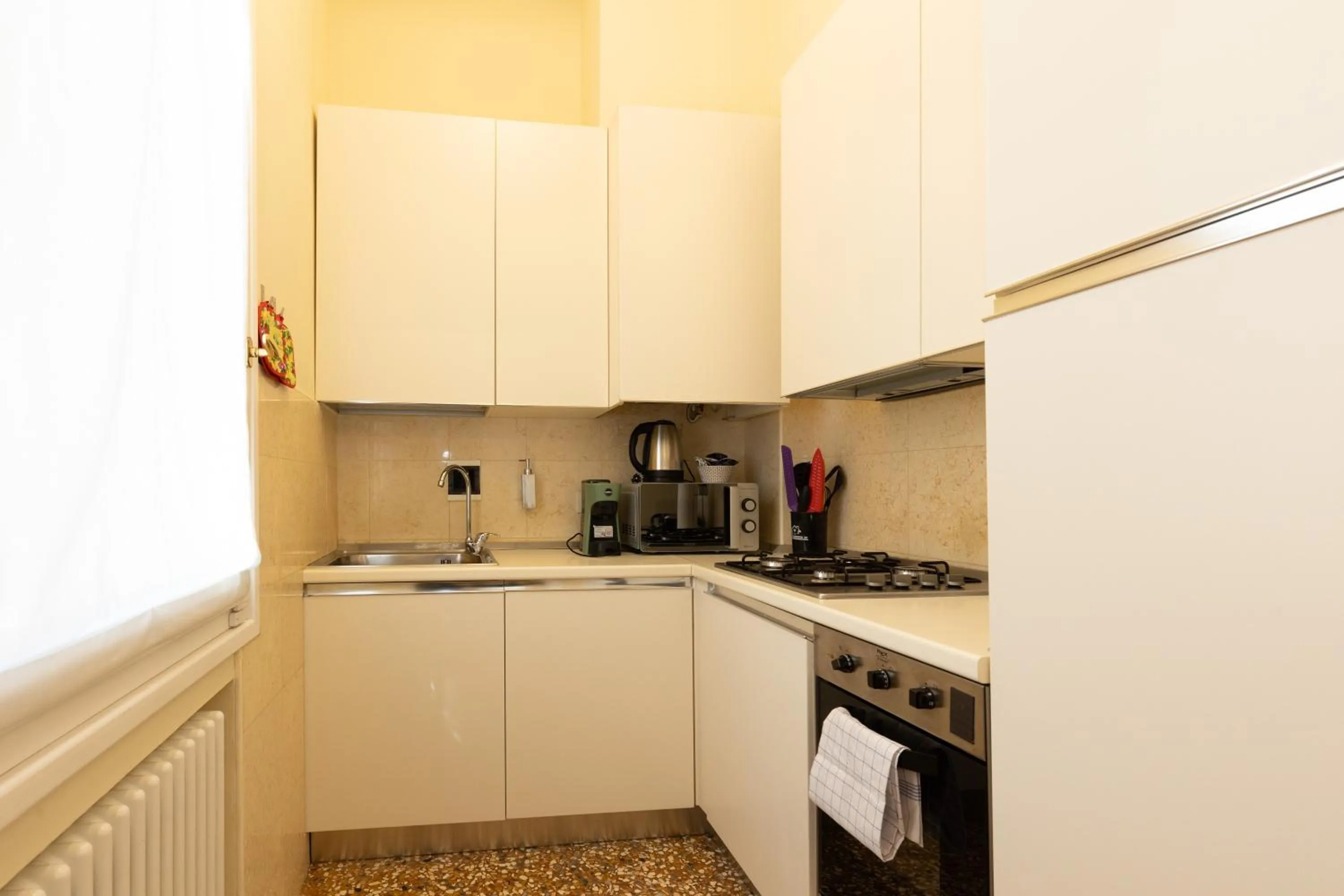 Kitchen or kitchenette in BolognaRoomscom - Villa Bottrigari
