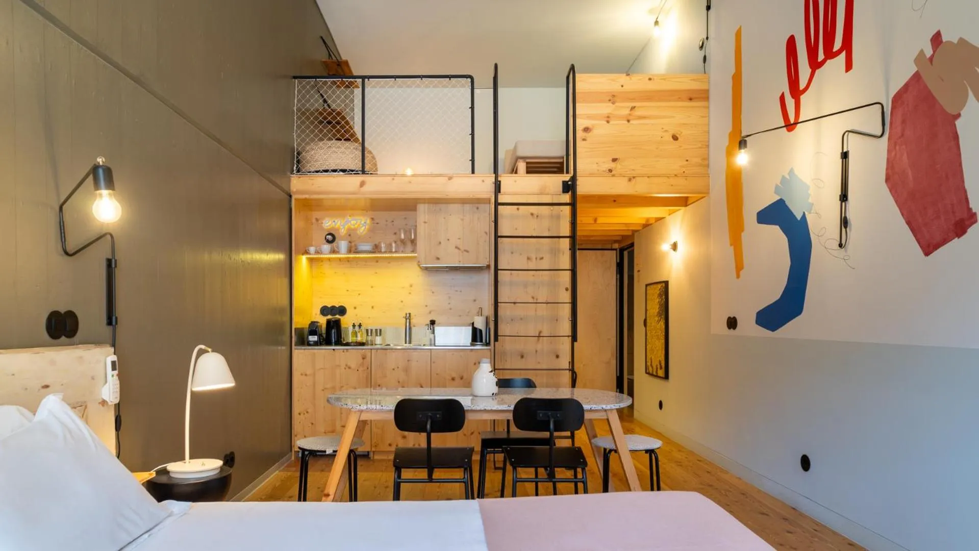 Photo of the whole room, Bed in Limehome Porto Rua da Conceicao