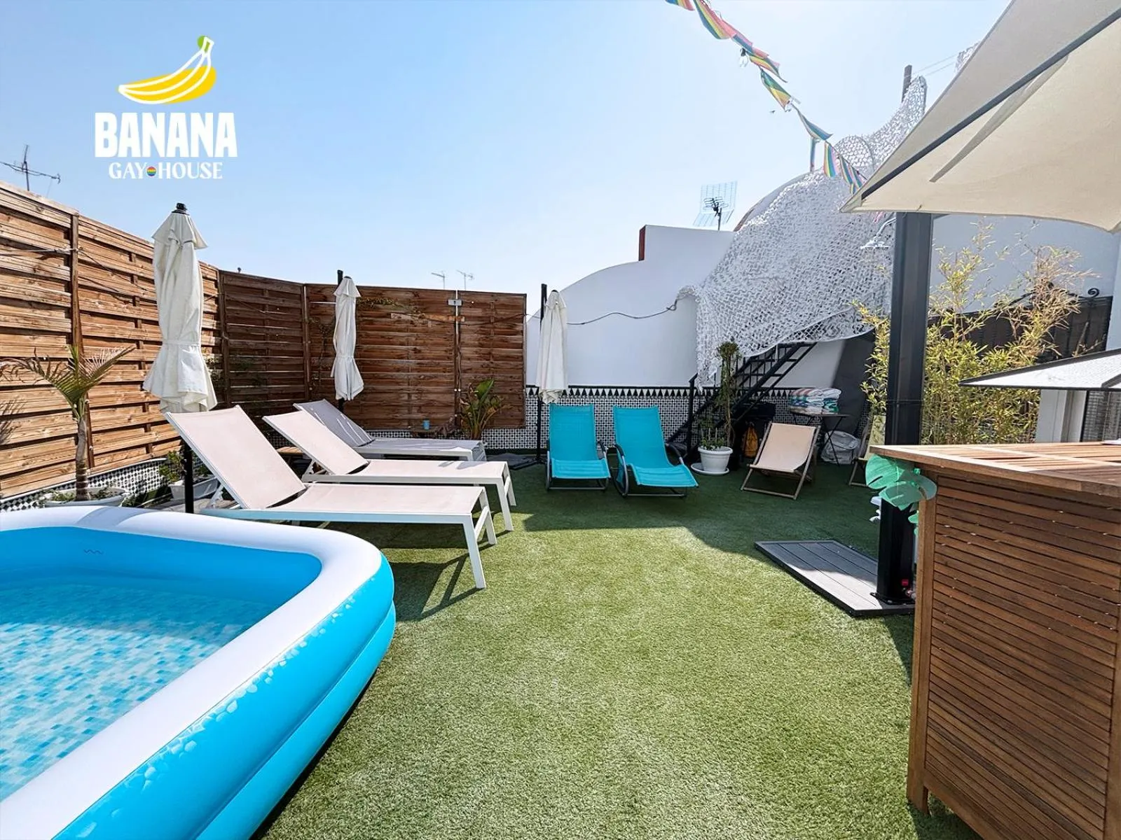 Swimming pool in Banana Gay House - Only Men