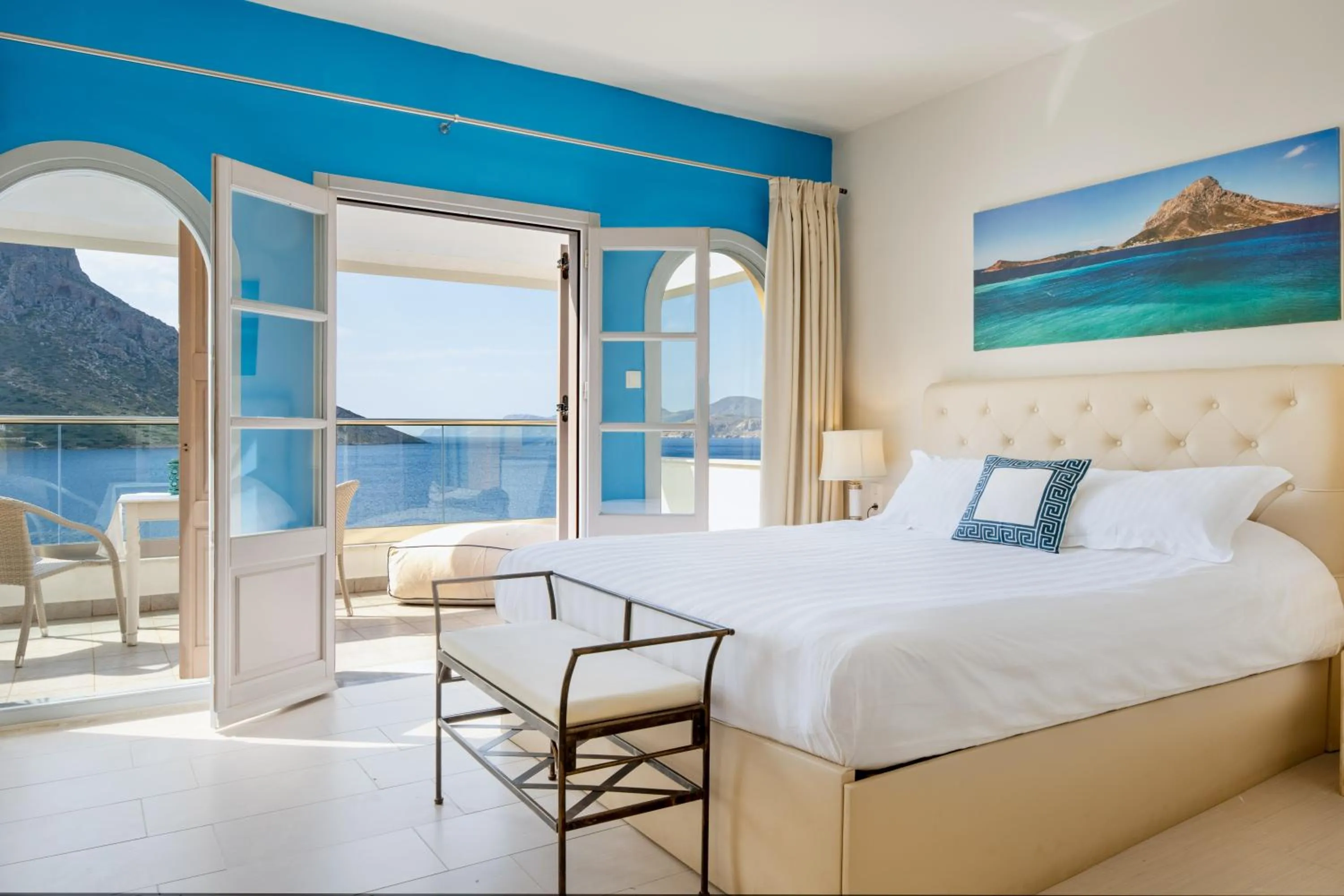 Bed in MasouriBlu Boutique Hotel