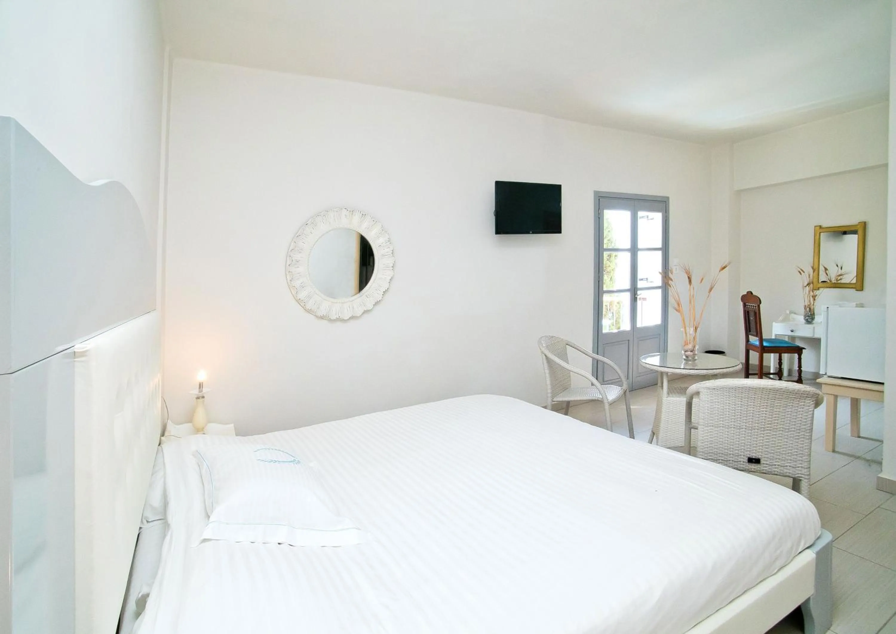 Photo of the whole room, Bed in MasouriBlu Boutique Hotel