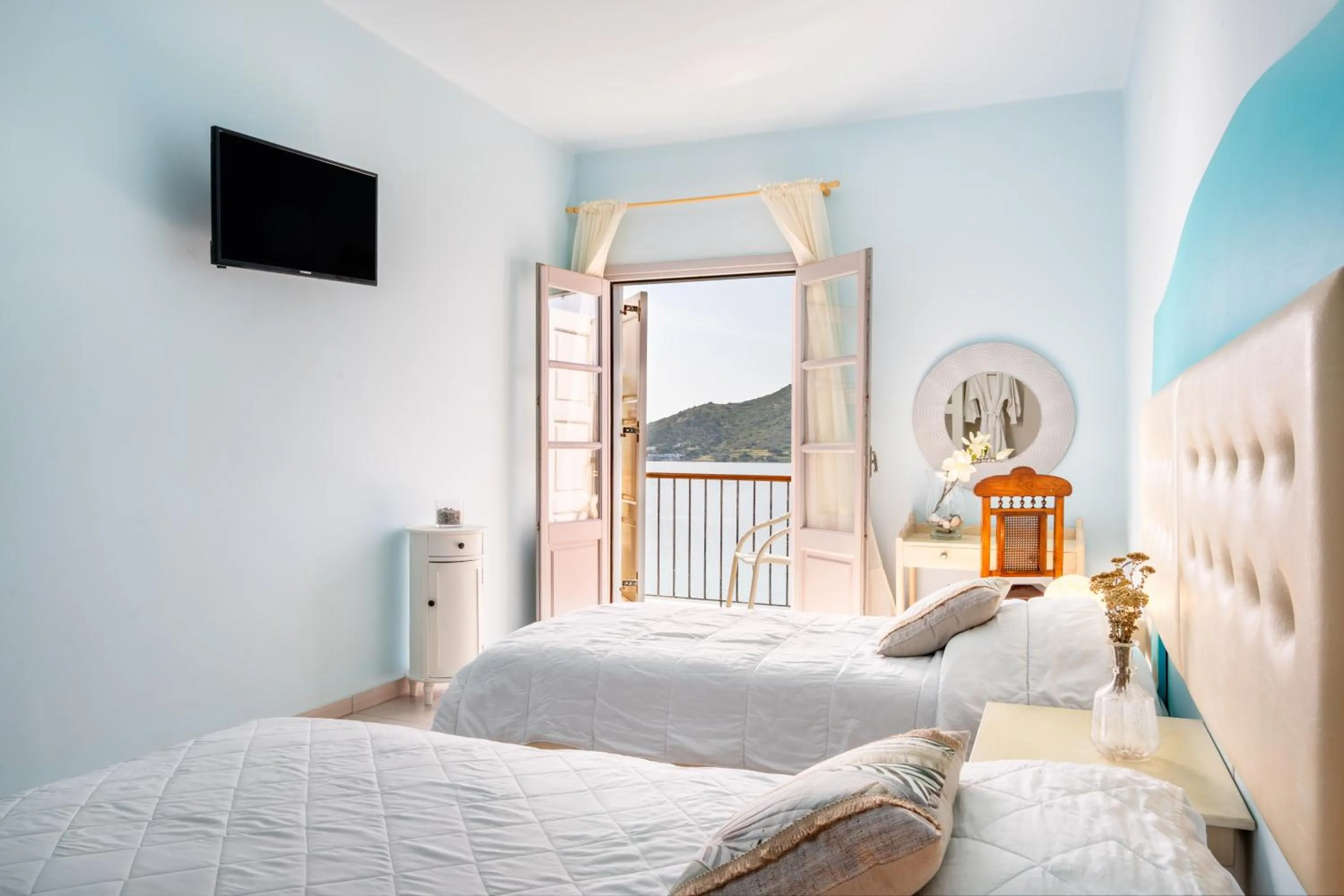 Bed in MasouriBlu Boutique Hotel