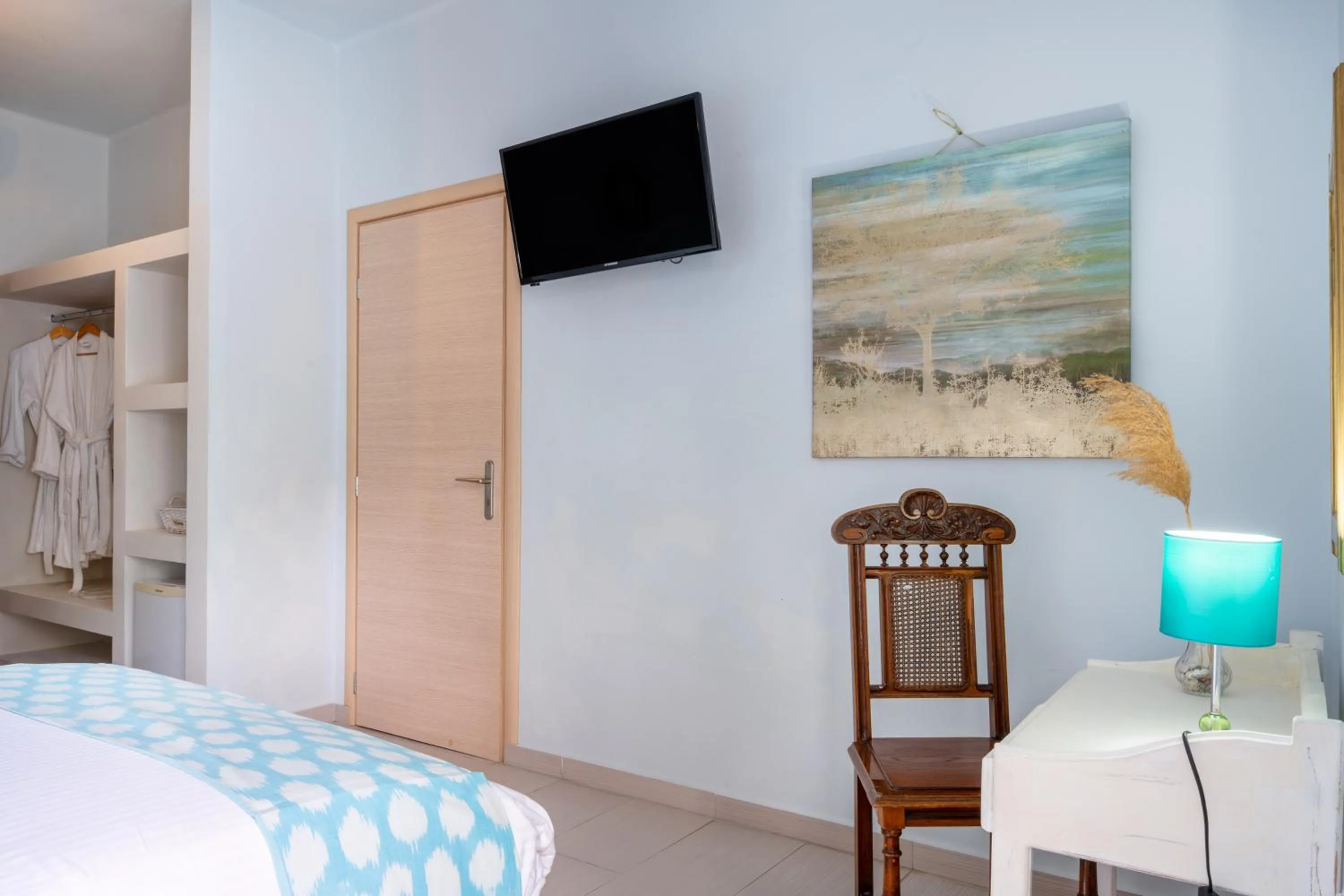 Bed in MasouriBlu Boutique Hotel