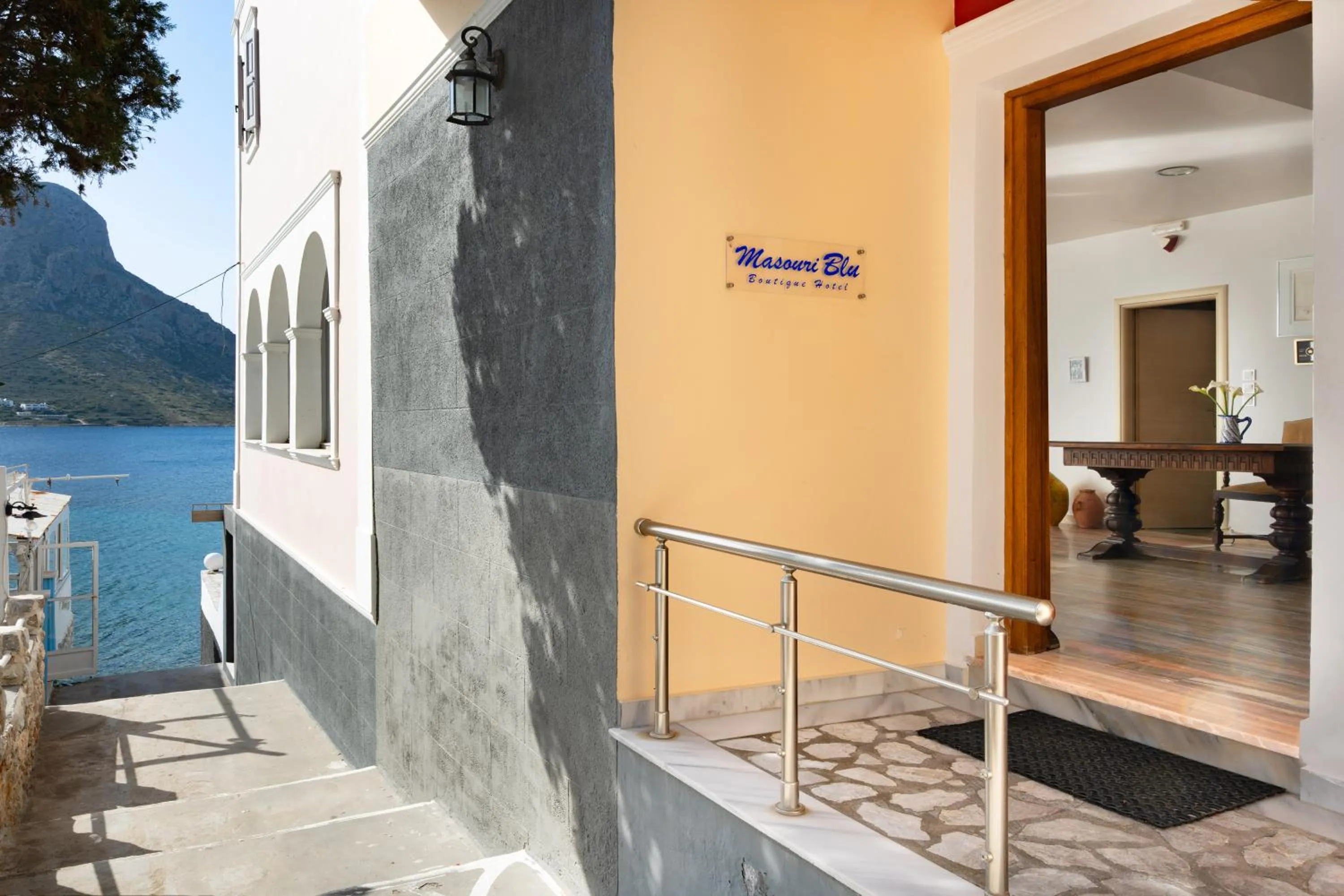 MasouriBlu Boutique Hotel