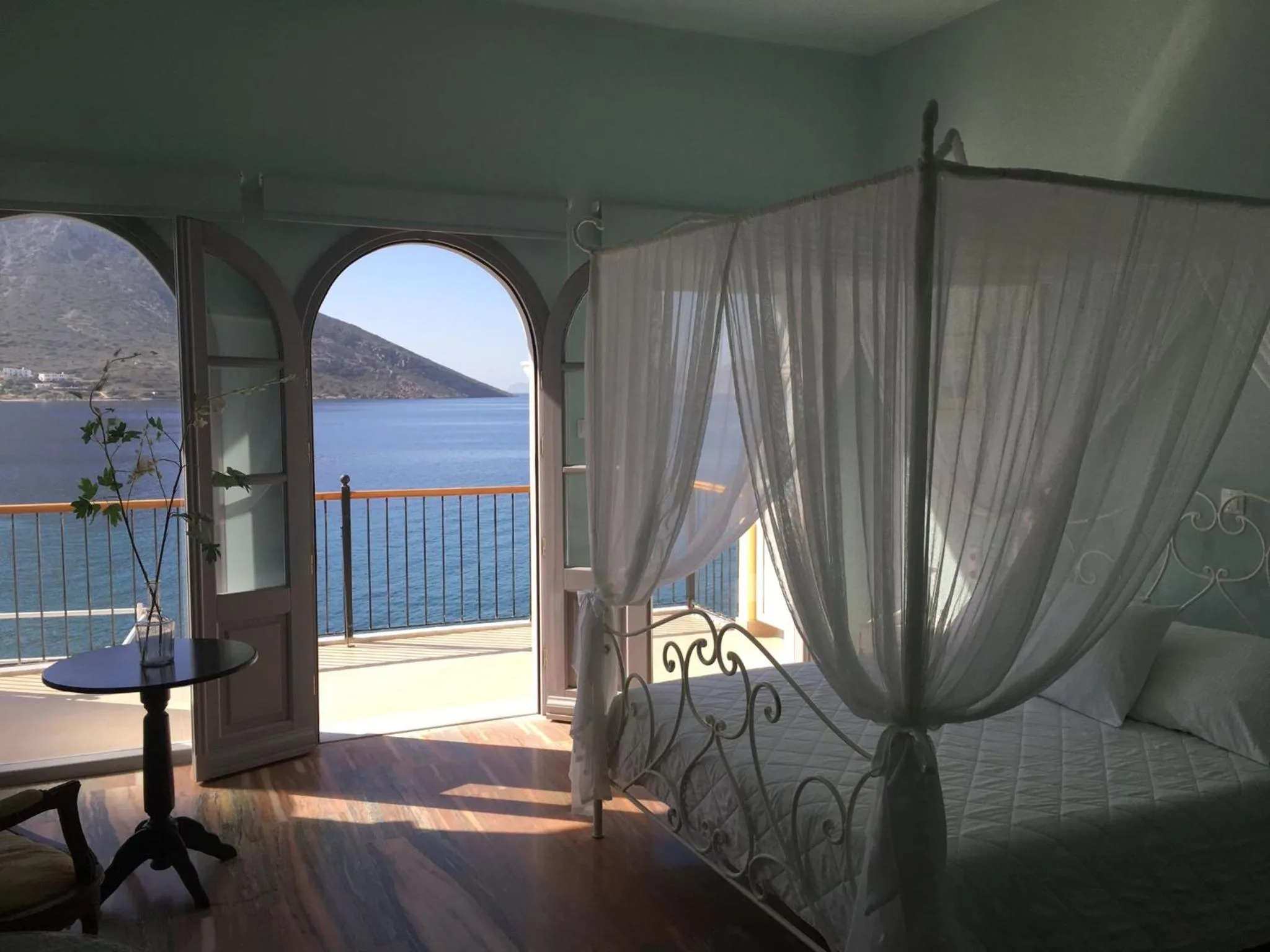 MasouriBlu Boutique Hotel