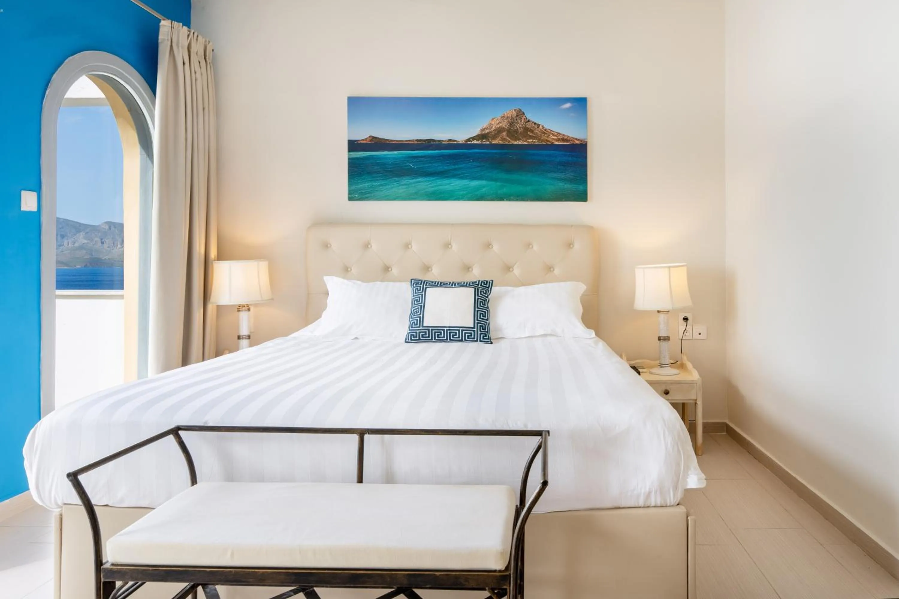 Bed in MasouriBlu Boutique Hotel