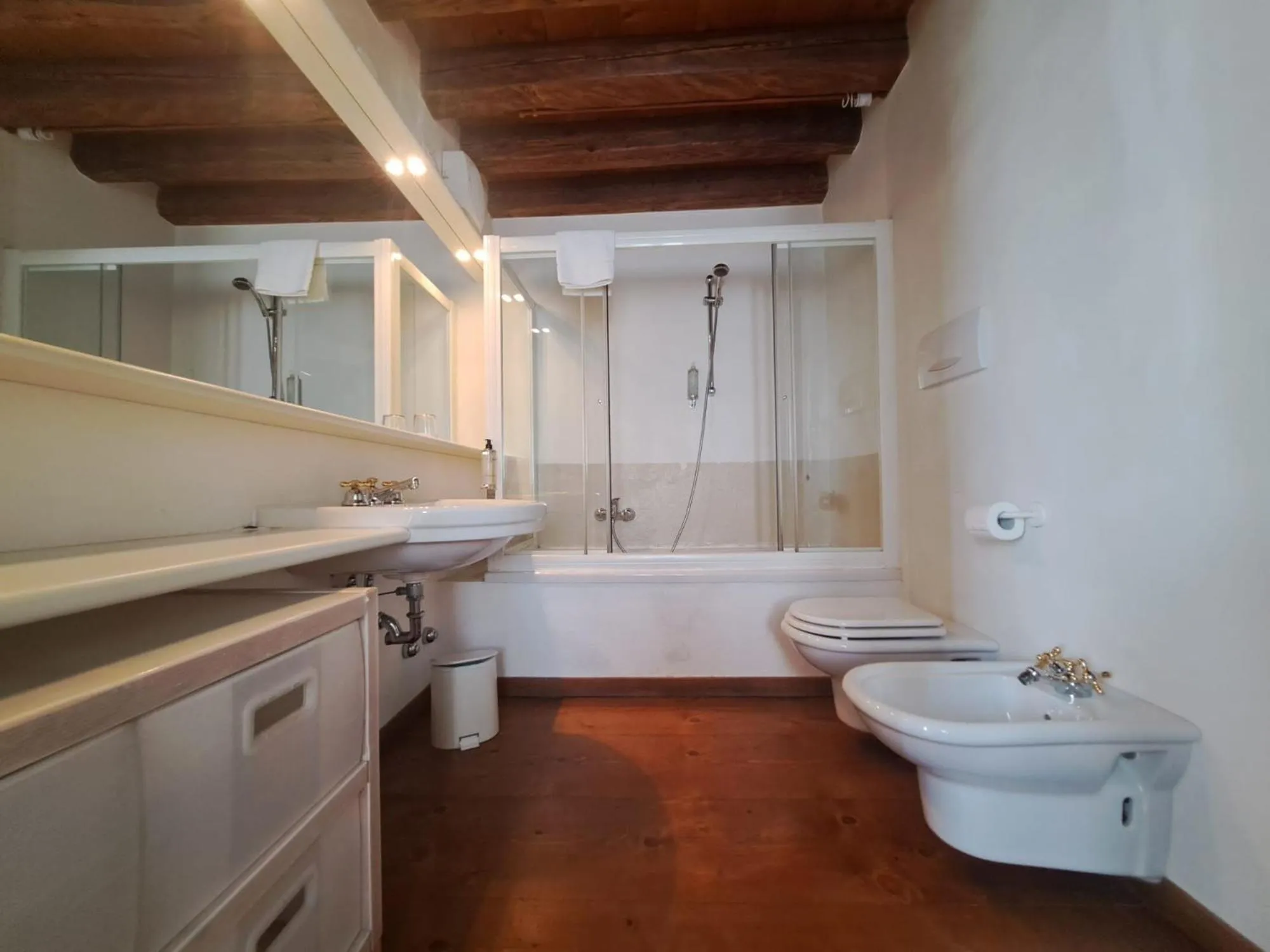 Bathroom in Collina di Verona Borgo San Mattia