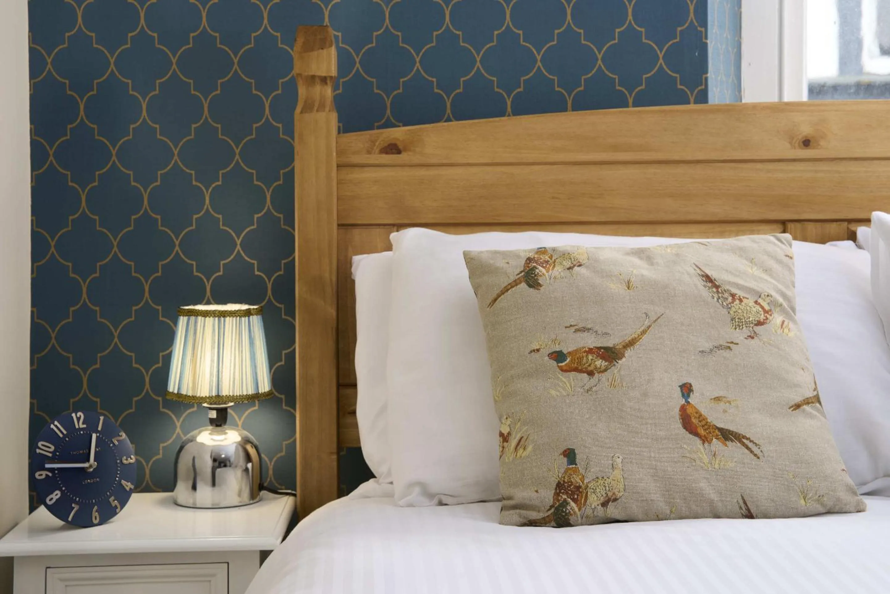 Bedroom, Bed in The White Hart Hotel