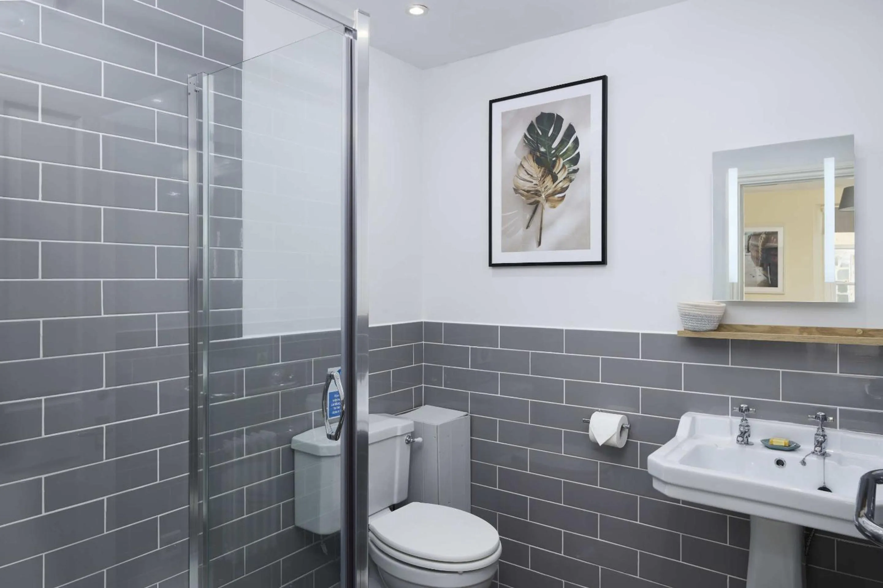 Bathroom in The White Hart Hotel