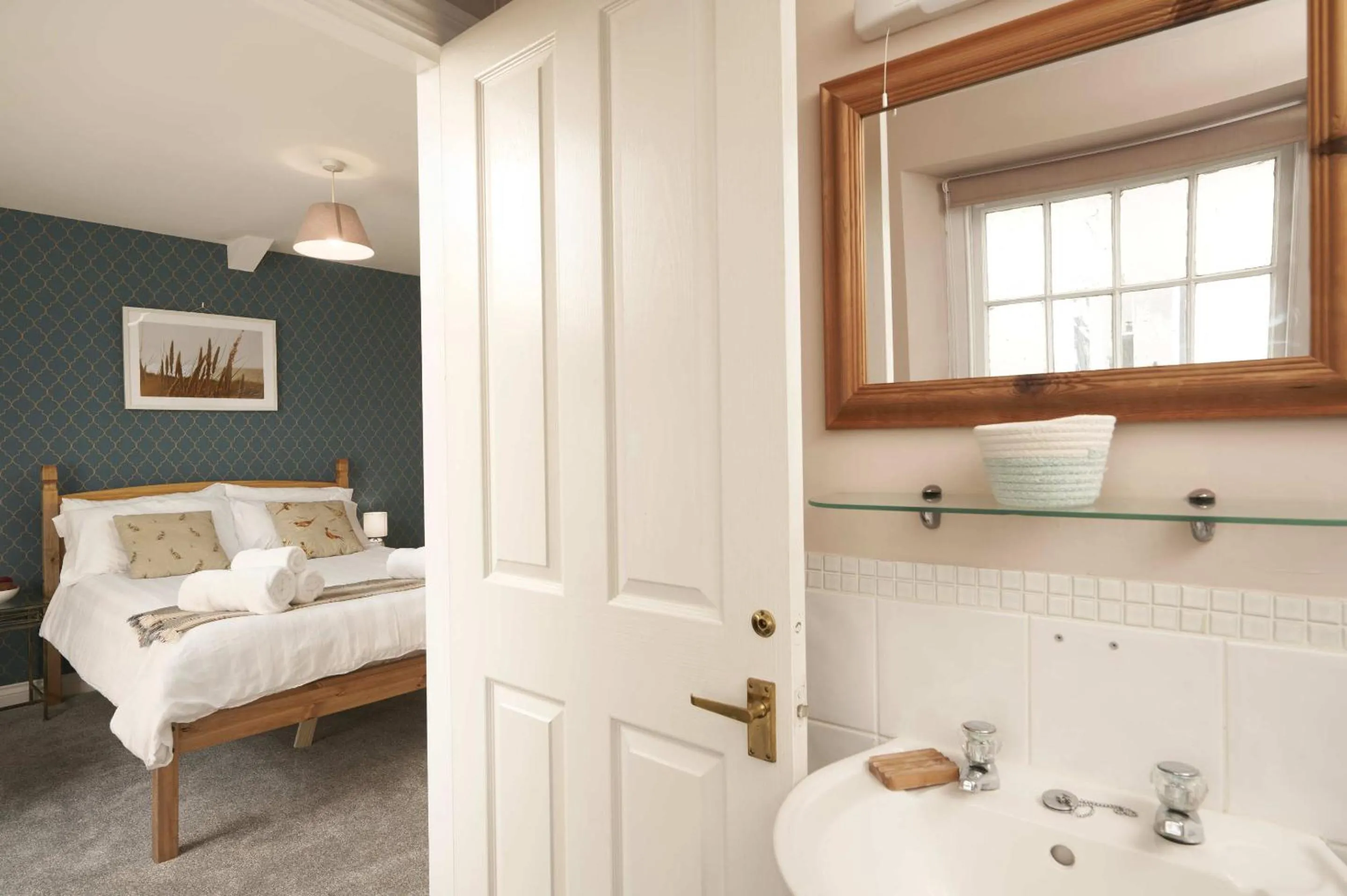 Bedroom, Bed in The White Hart Hotel