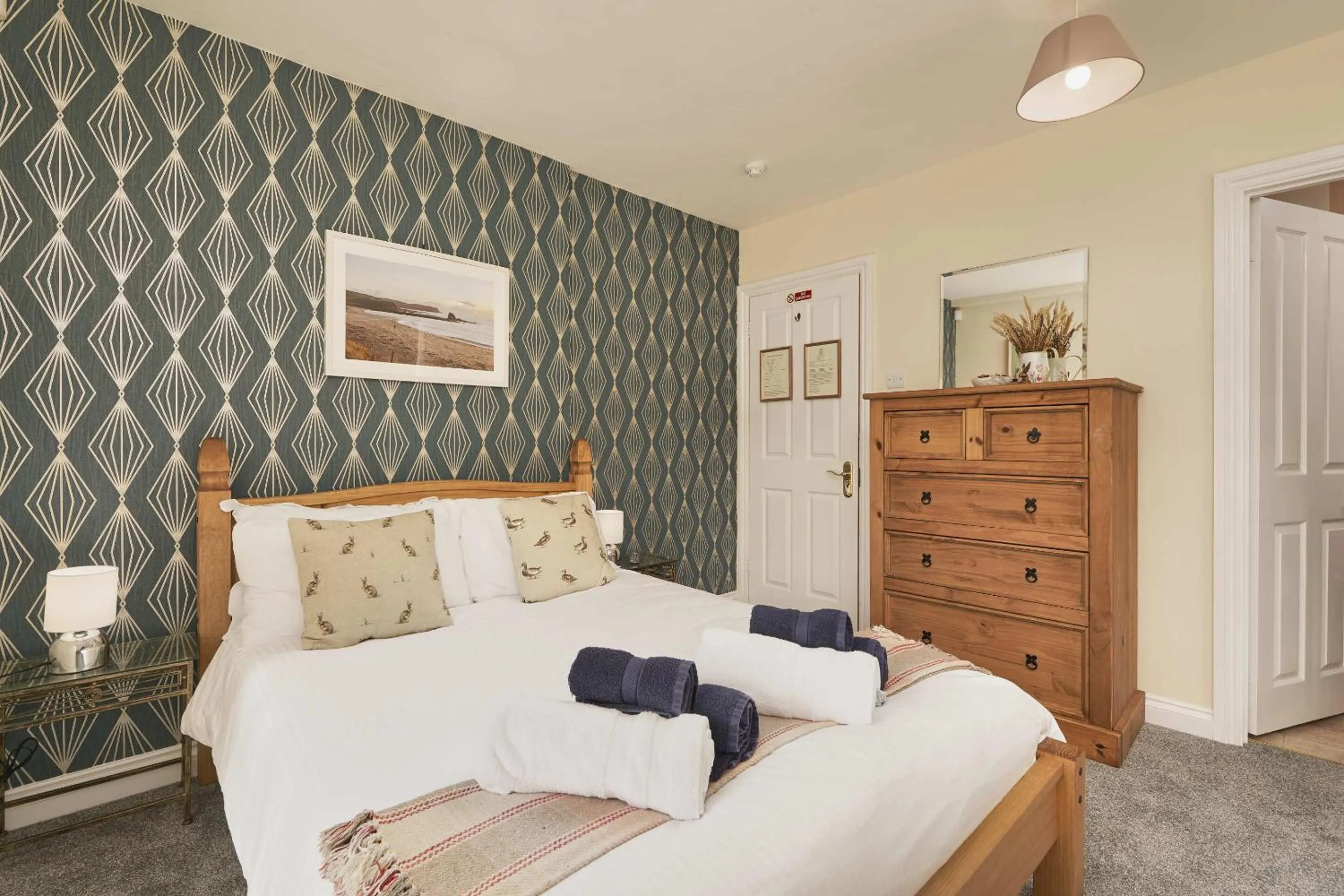 Bedroom, Bed in The White Hart Hotel