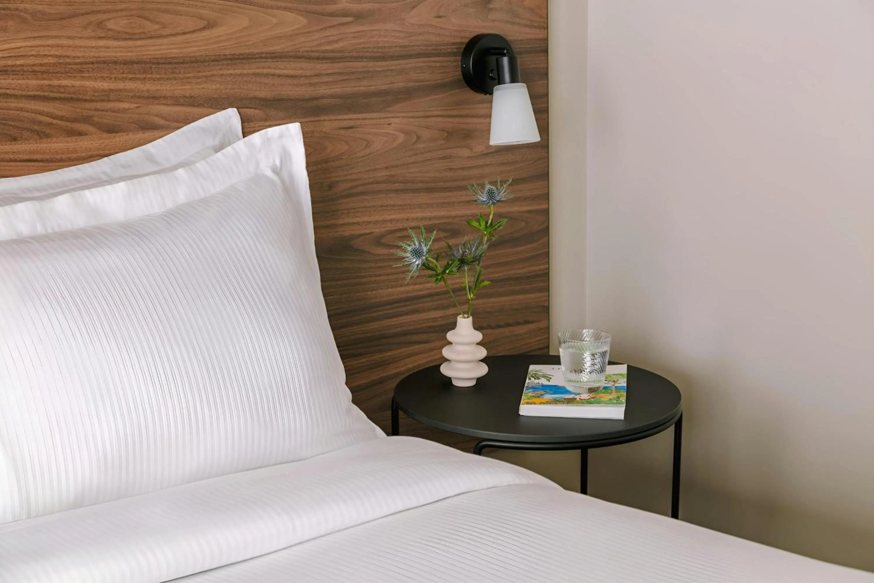 Bedroom, Bed in The Gilbert Hotel Kensington, Sonder Hotel by Marriott Bonvoy