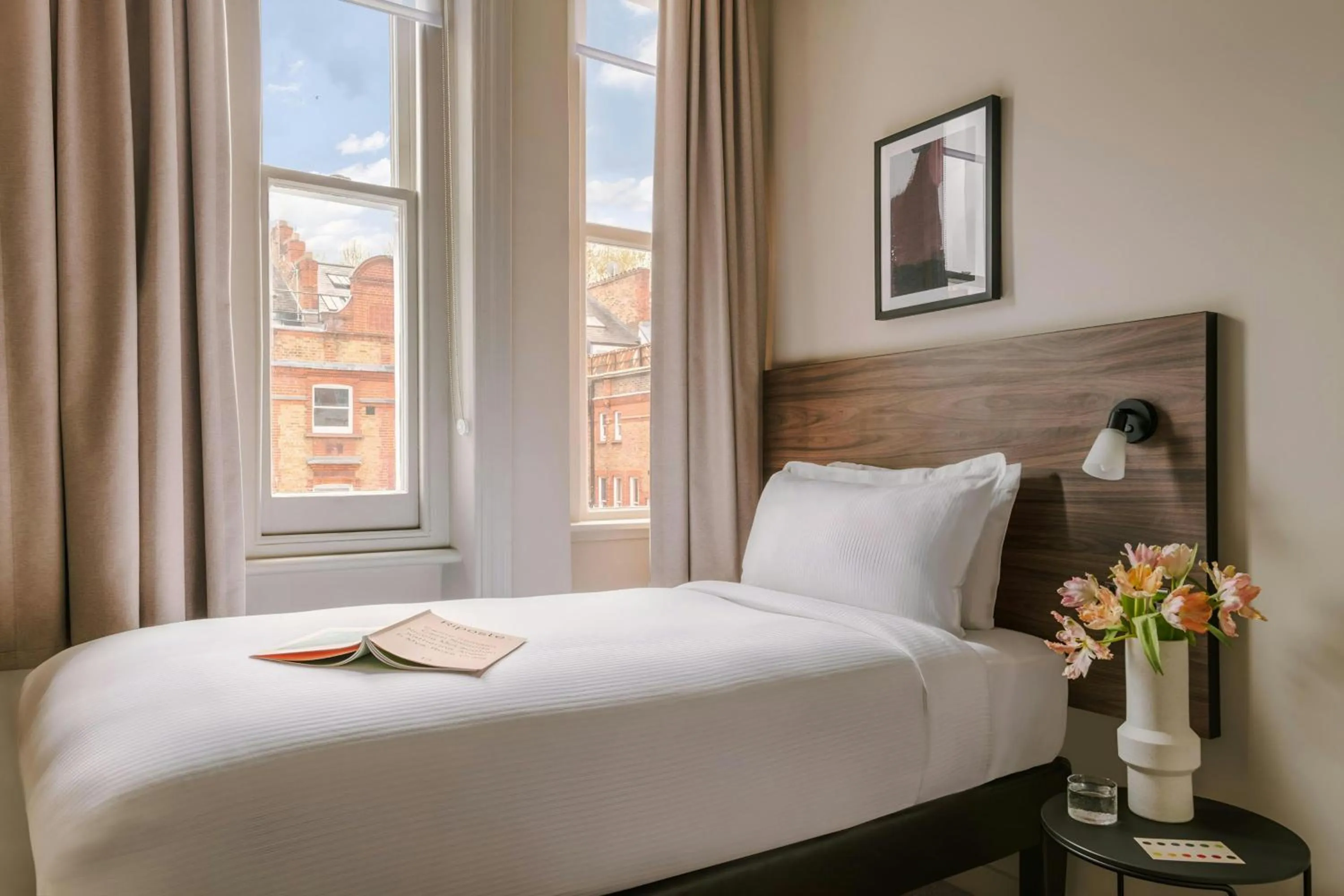 Bedroom, Bed in The Gilbert Hotel Kensington, Sonder Hotel by Marriott Bonvoy