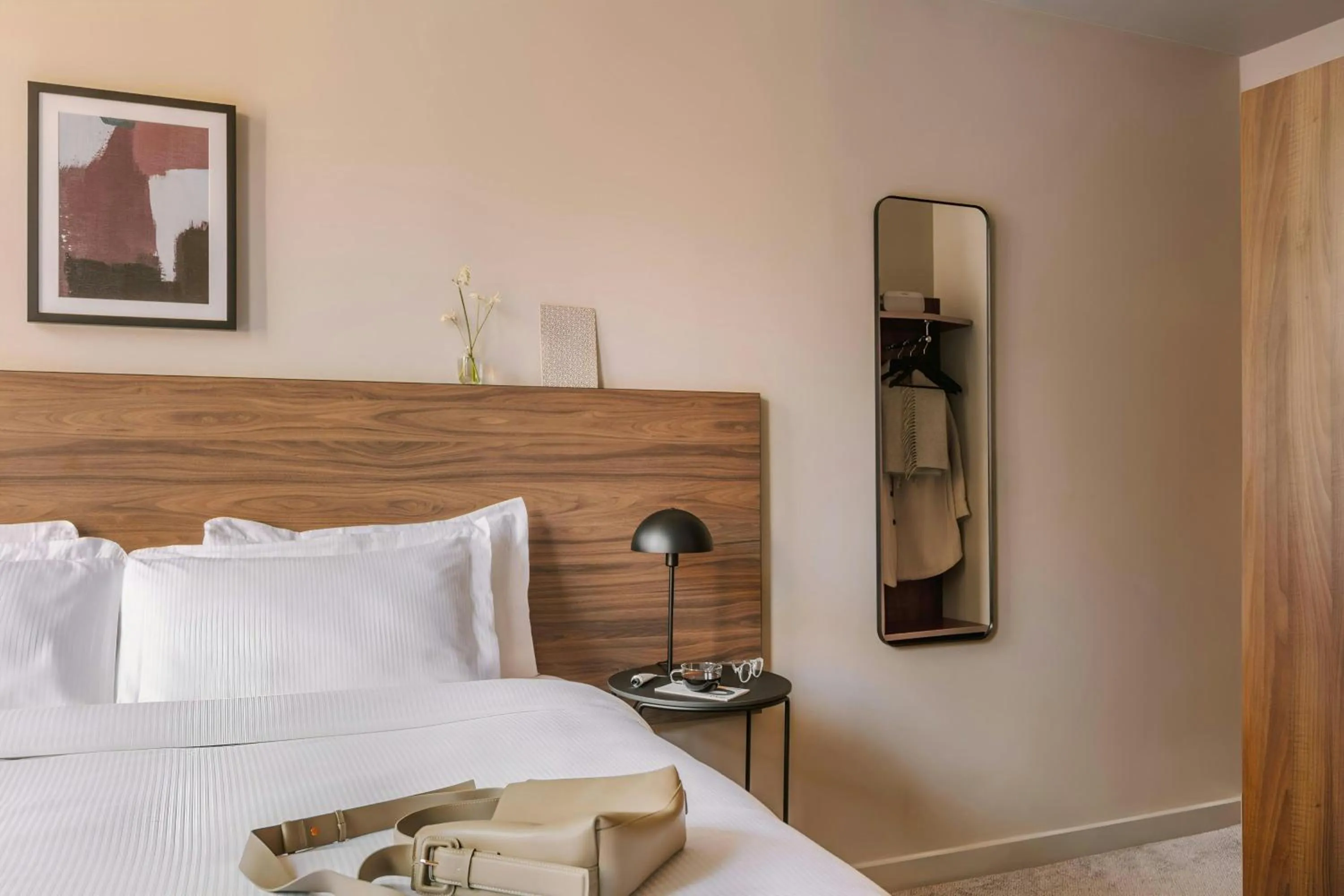 Bedroom, Bed in The Gilbert Hotel Kensington, Sonder Hotel by Marriott Bonvoy