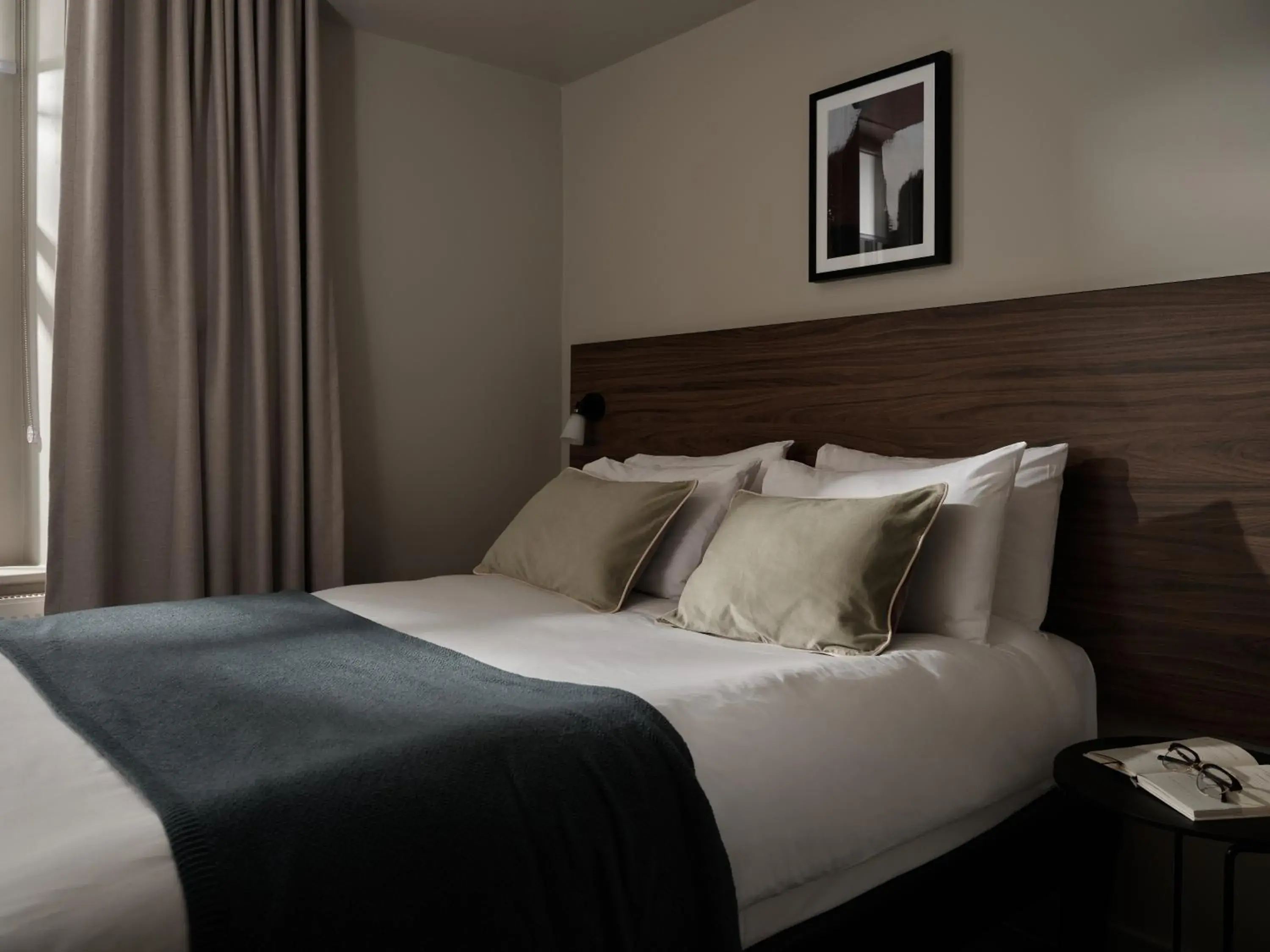 Spacious Room - Lower Ground in Bob W London Kensington Spacious Room - Lower Ground in Bob W London Kensington