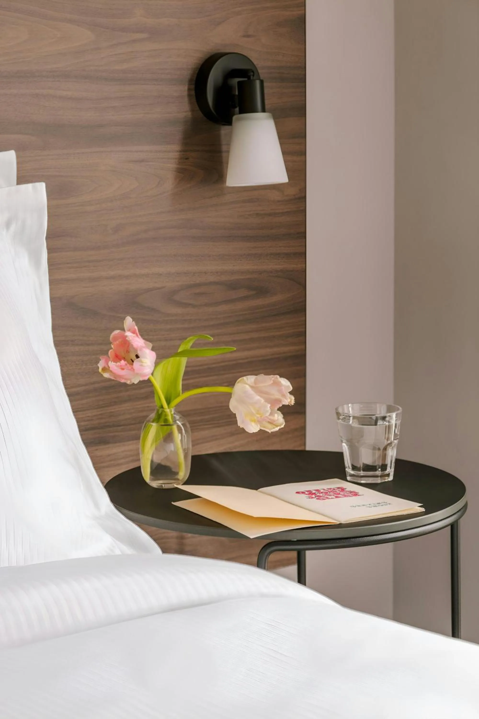 Bedroom, Bed in The Gilbert Hotel Kensington, Sonder Hotel by Marriott Bonvoy