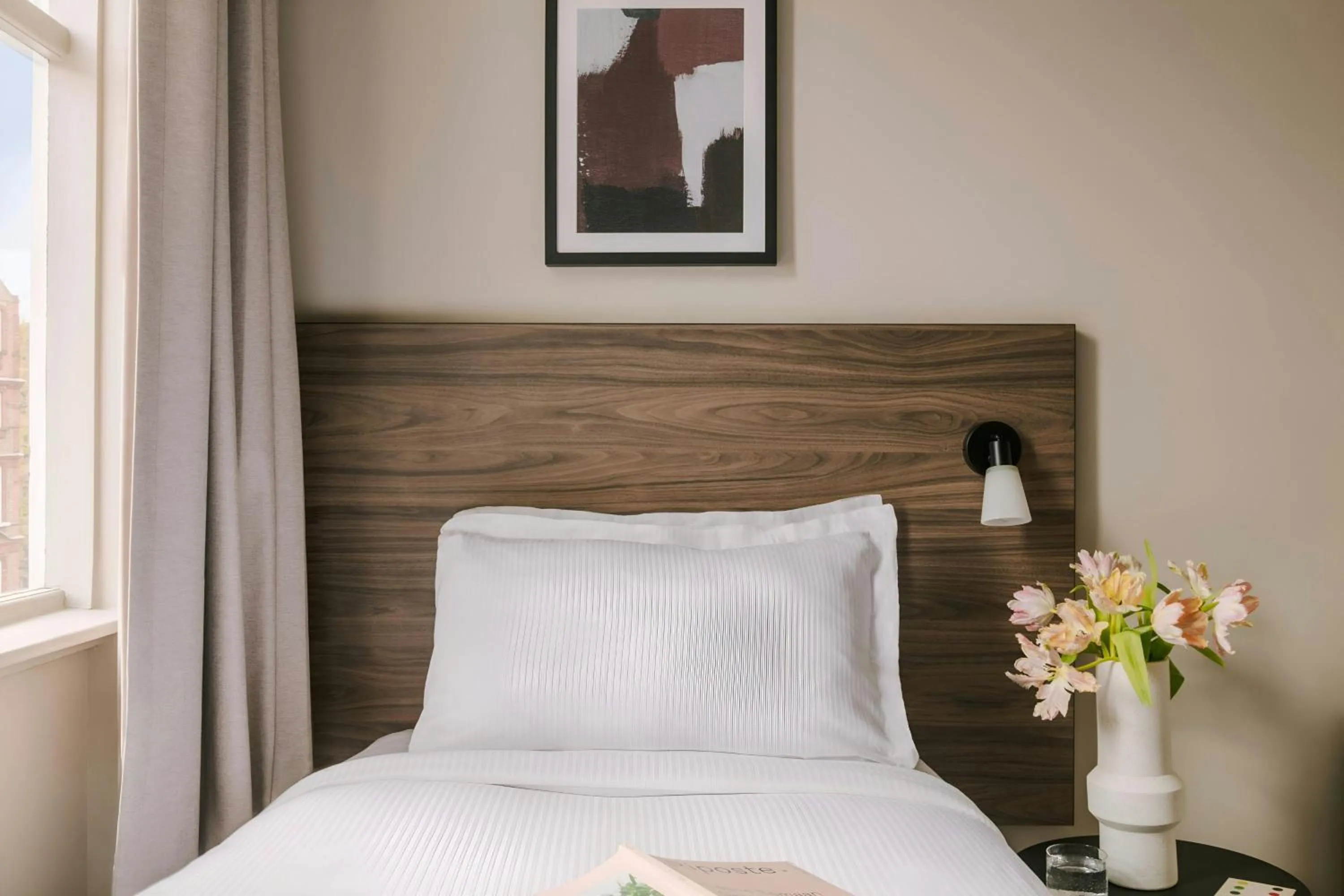 Bedroom, Bed in The Gilbert Hotel Kensington, Sonder Hotel by Marriott Bonvoy