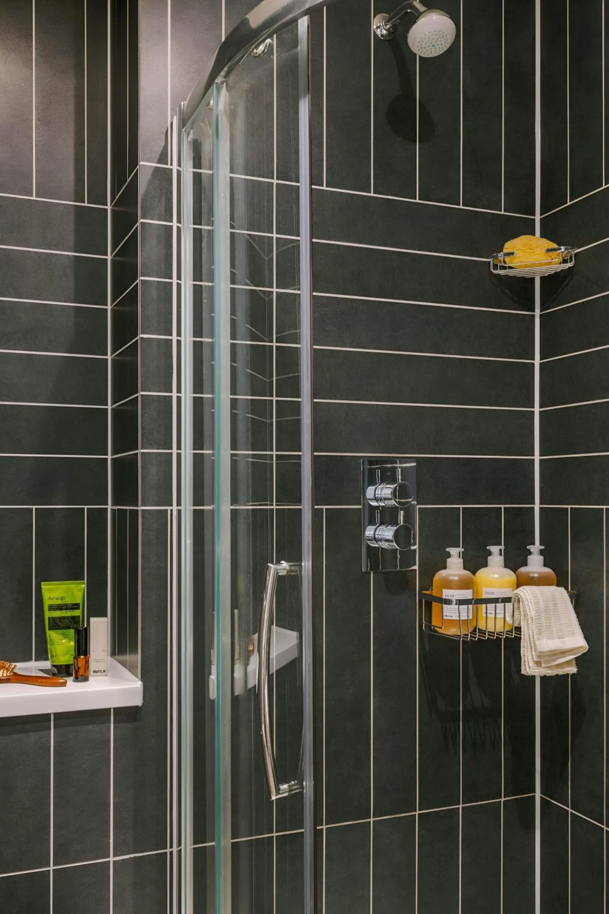 Bathroom in The Gilbert Hotel Kensington, Sonder Hotel by Marriott Bonvoy