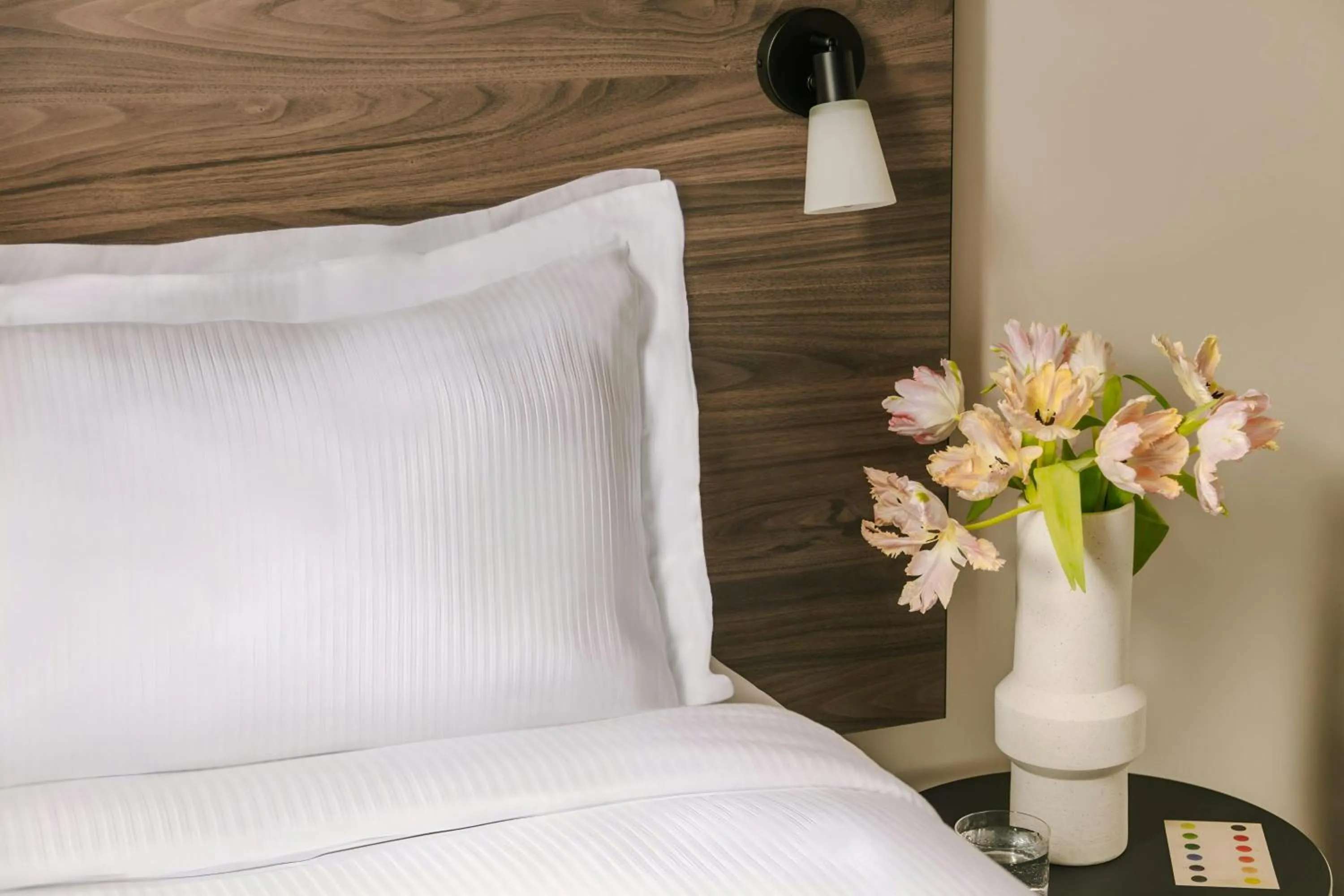 Bedroom, Bed in The Gilbert Hotel Kensington, Sonder Hotel by Marriott Bonvoy