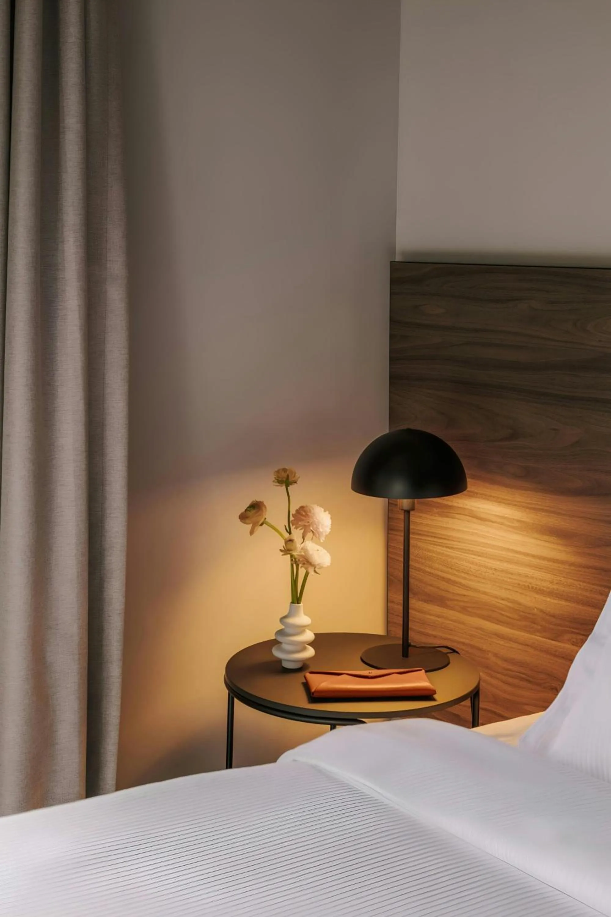 Bedroom, Bed in The Gilbert Hotel Kensington, Sonder Hotel by Marriott Bonvoy