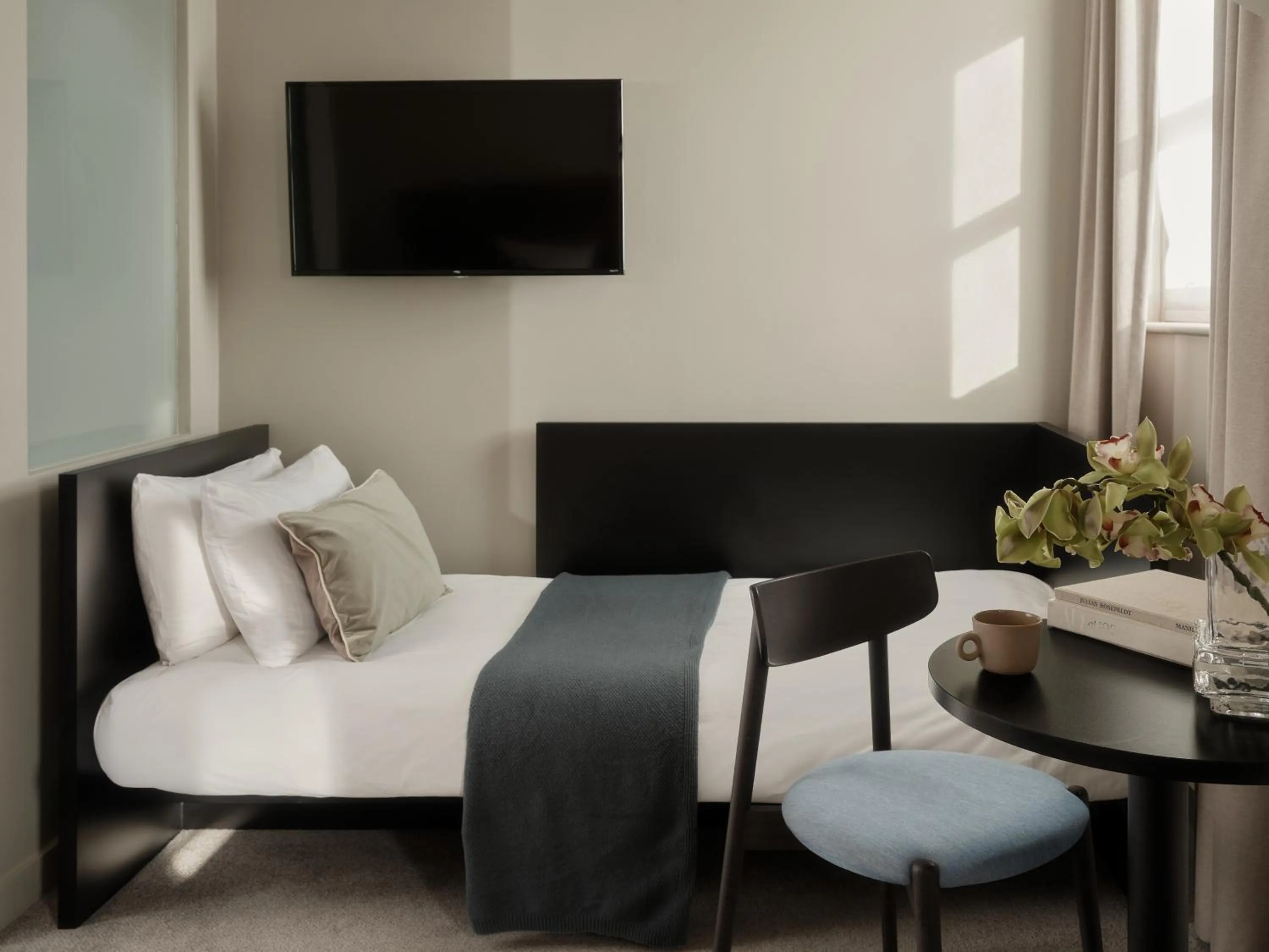 Bed in Bob W London Kensington