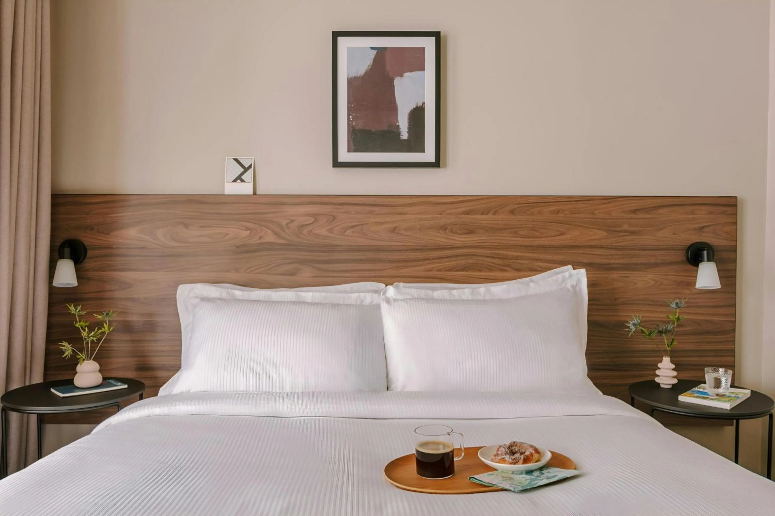 Bedroom, Bed in The Gilbert Hotel Kensington, Sonder Hotel by Marriott Bonvoy