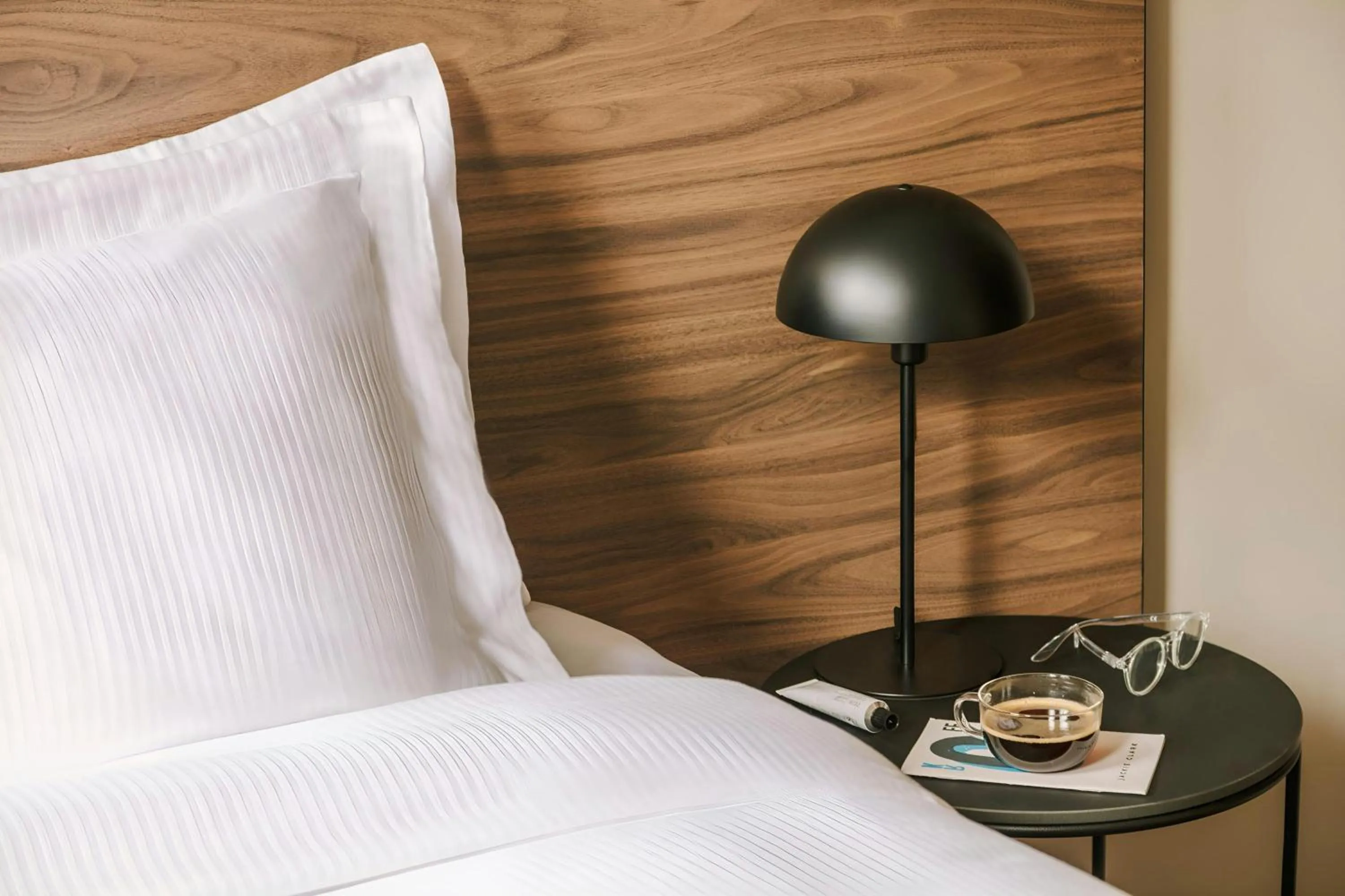 Bedroom, Bed in The Gilbert Hotel Kensington, Sonder Hotel by Marriott Bonvoy