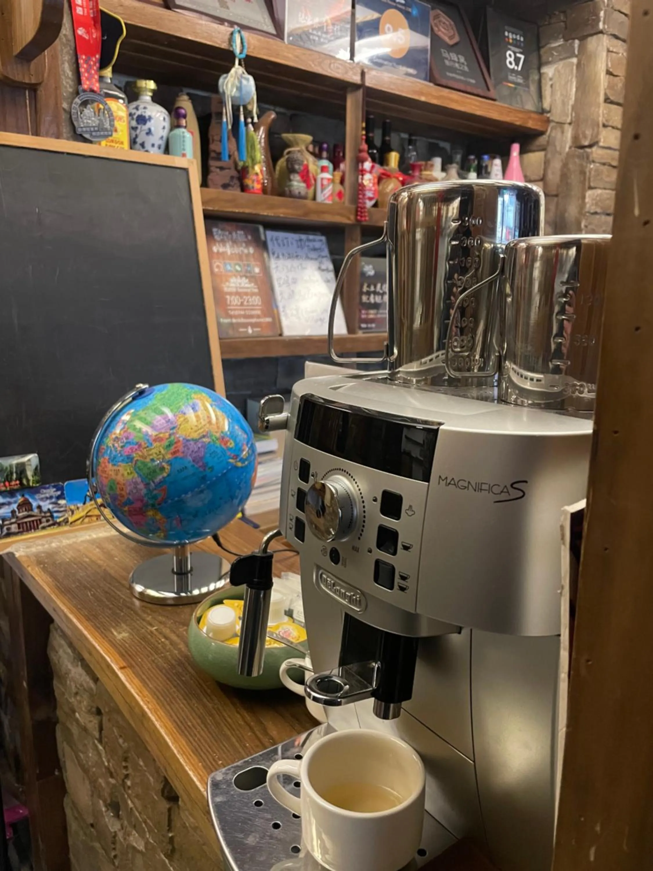 Coffee/tea facilities in Destination Youth Hostel-Walk 5 minutes to east entrance of national park,Coffee,Book tickets,Laundry service,Experienced tour guide service