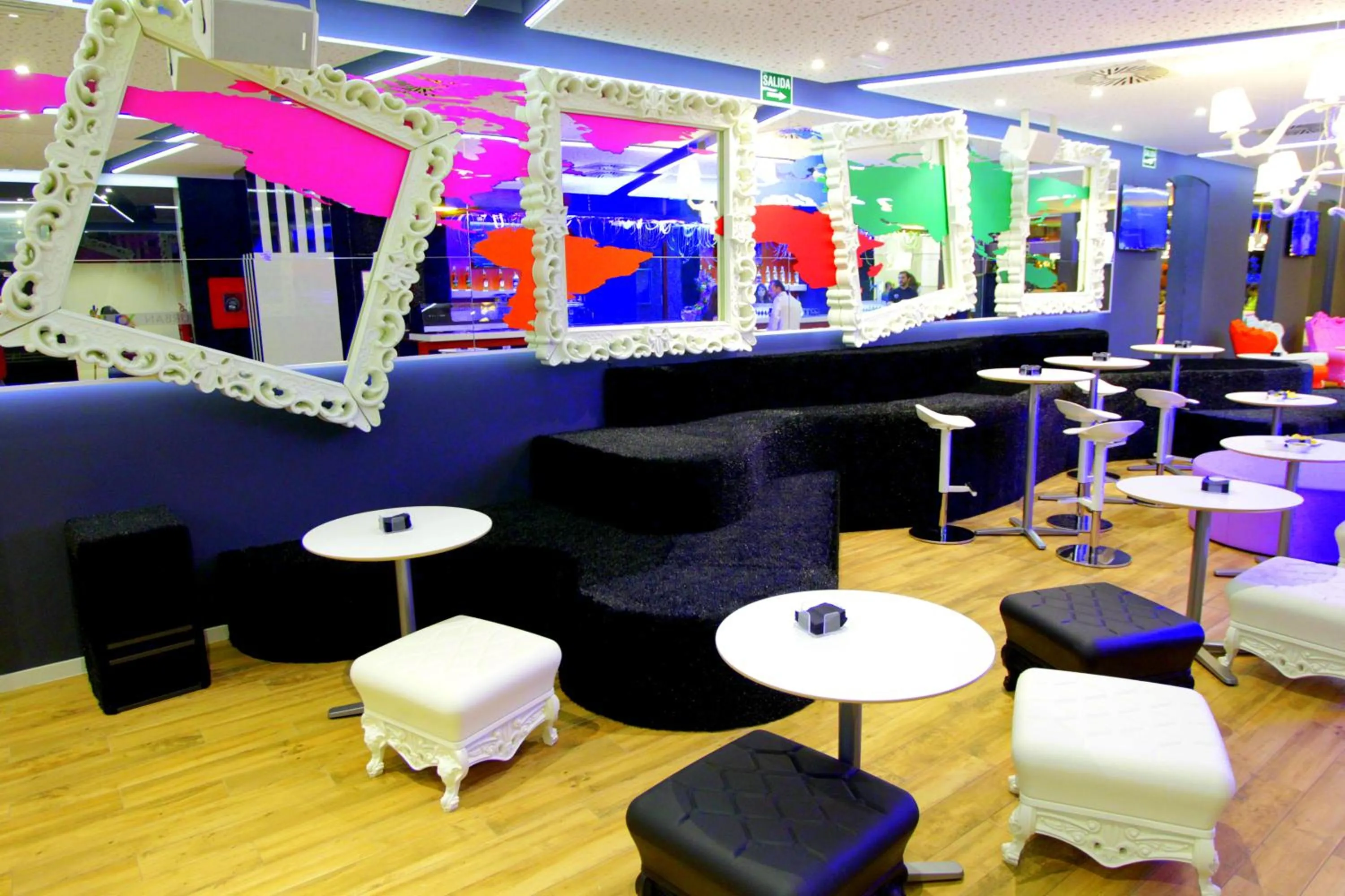 Communal lounge/ TV room in Urban Youth Hostel