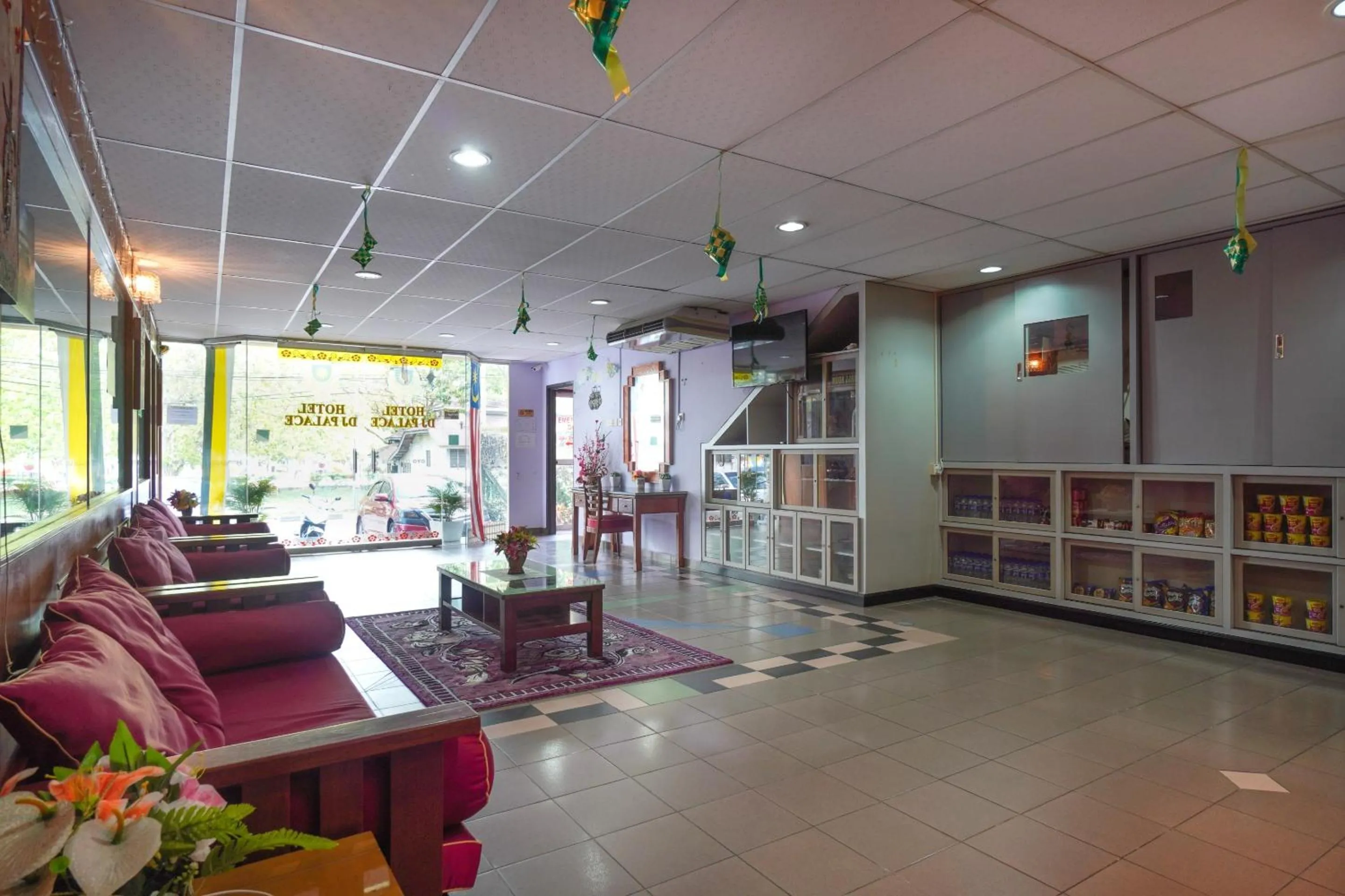 Lobby or reception in OYO 90929 DJ Hotel