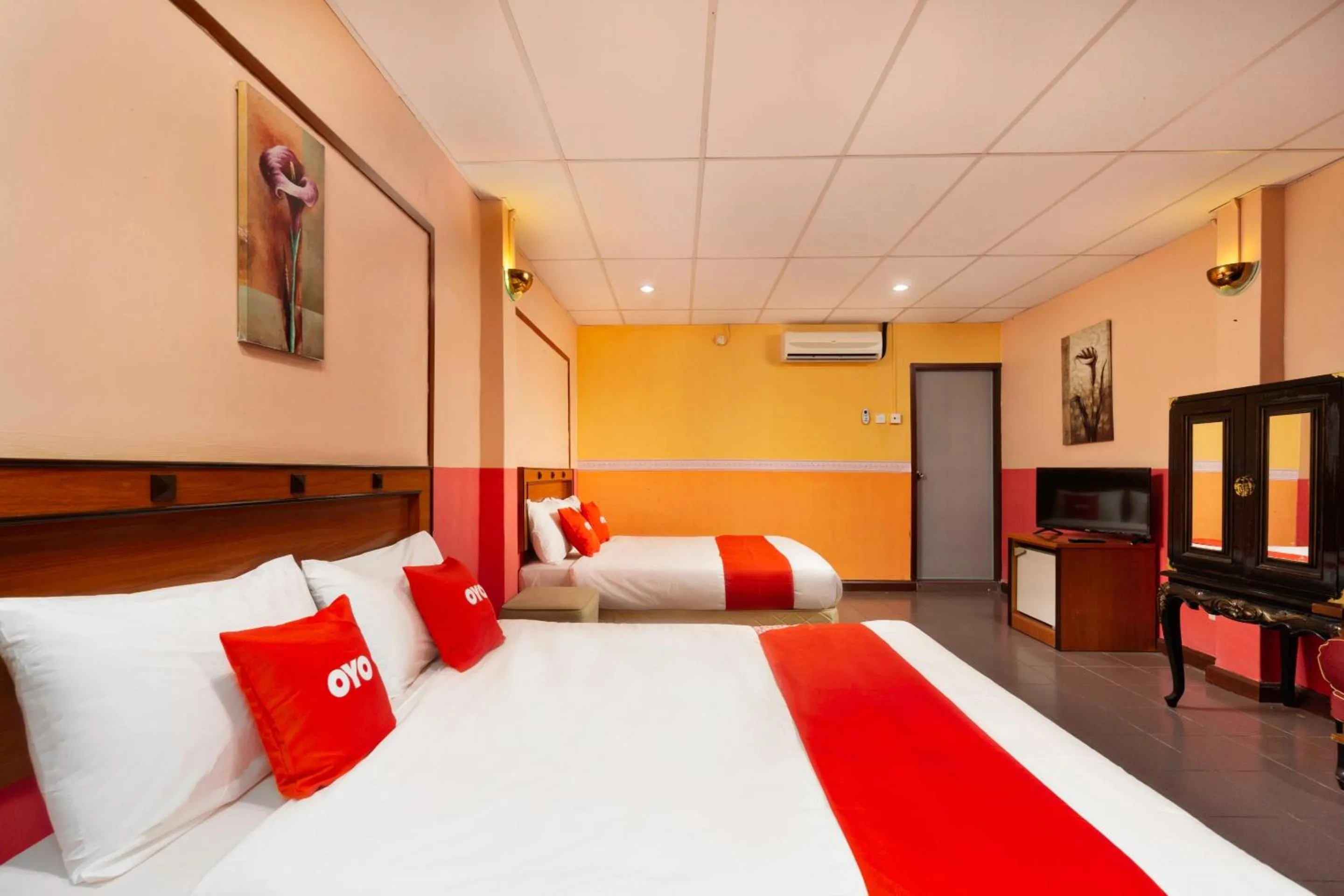 Bedroom in OYO 90929 DJ Hotel