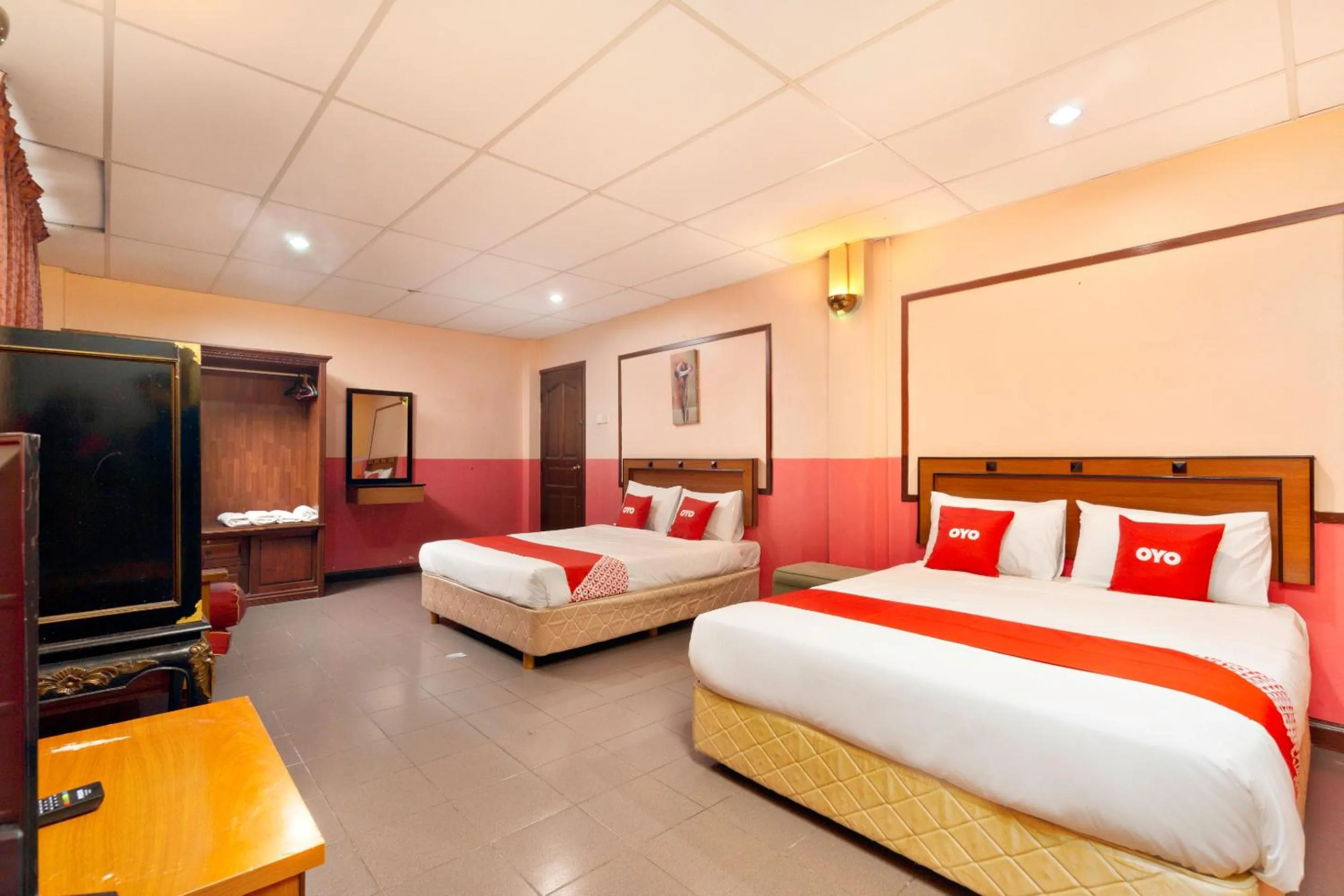 Bedroom in OYO 90929 DJ Hotel