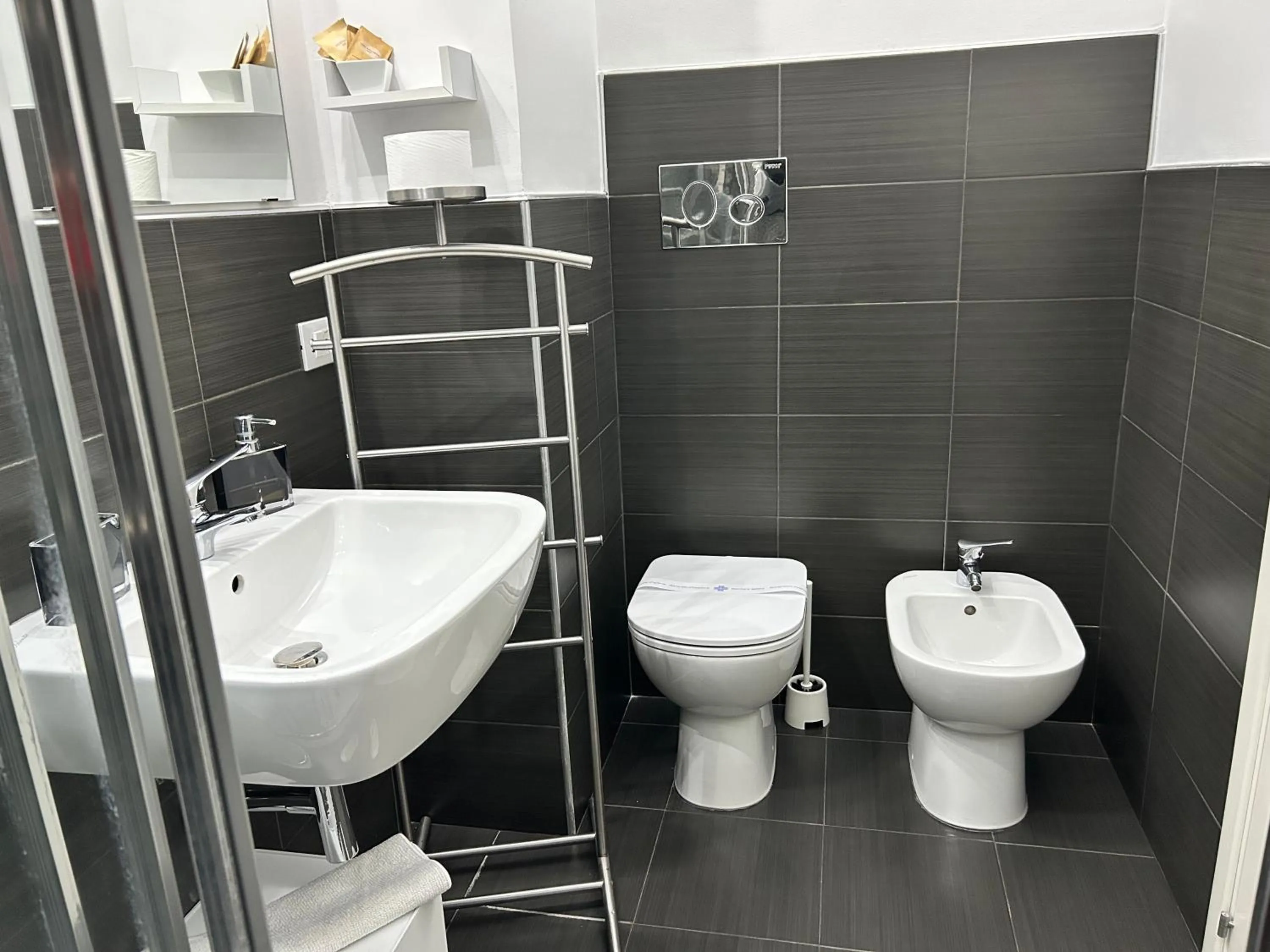 Shower in B&B Paolo e Mariella