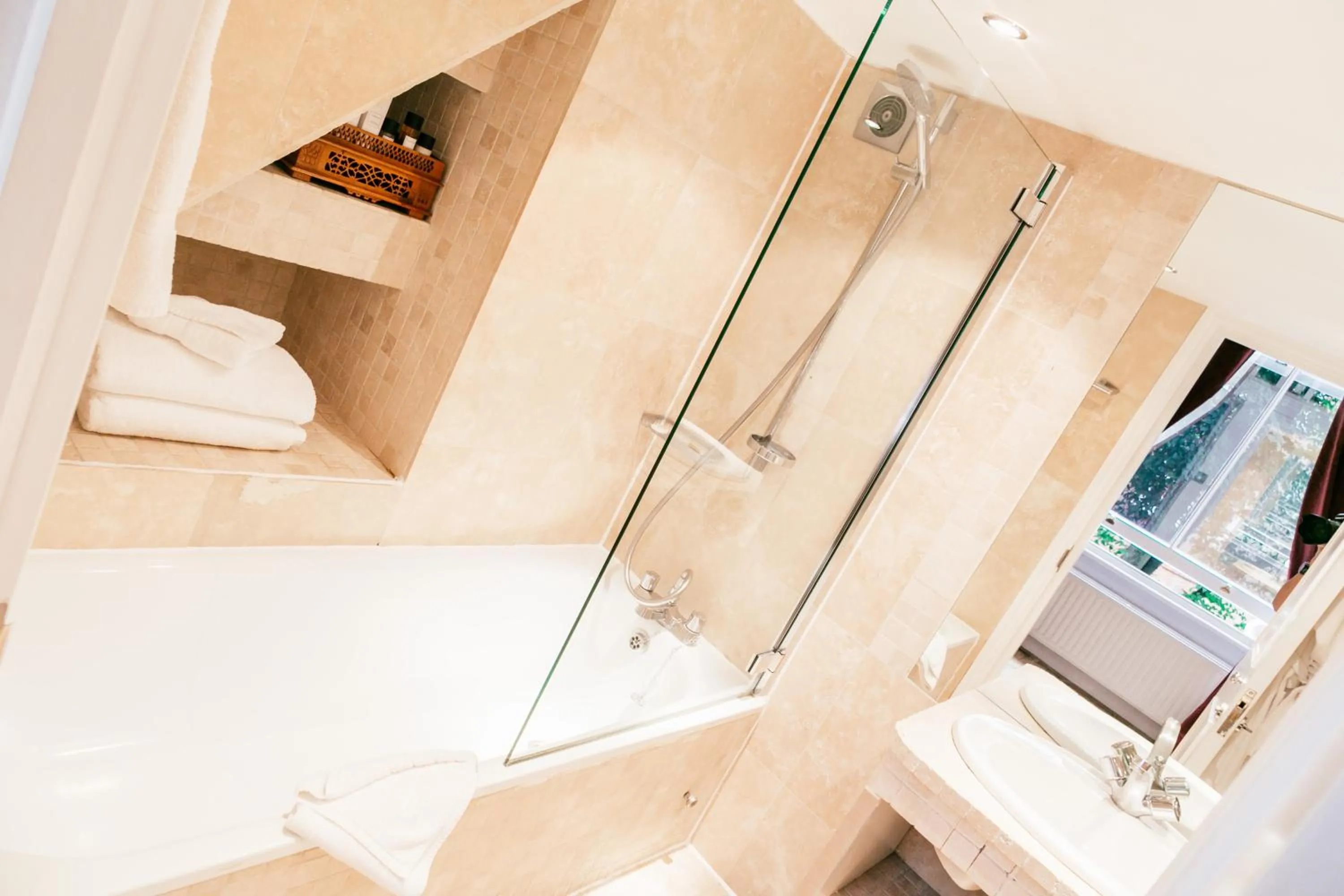 Bathroom in Twenty Nevern Square Hotel