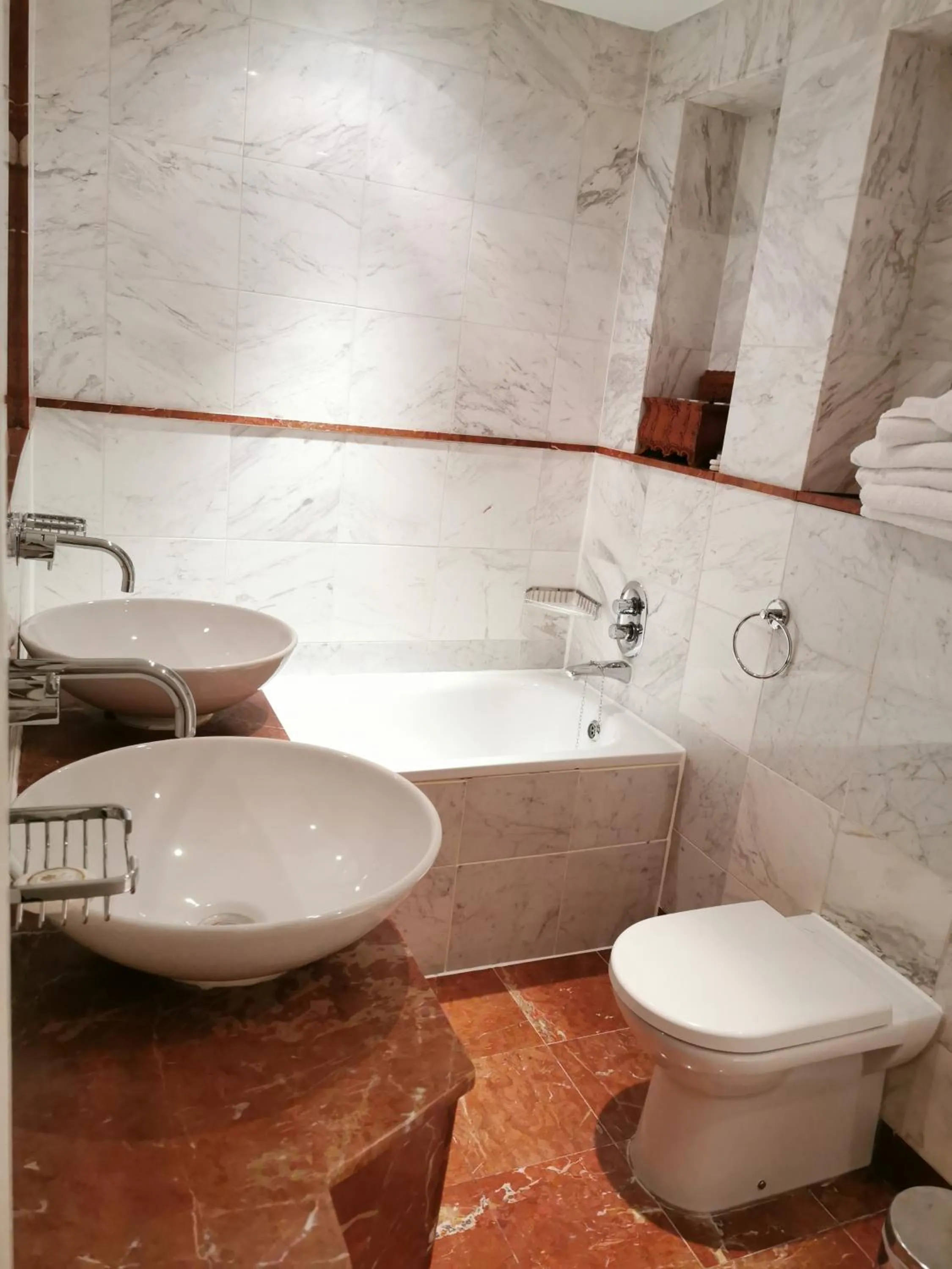 Bathroom in Twenty Nevern Square Hotel