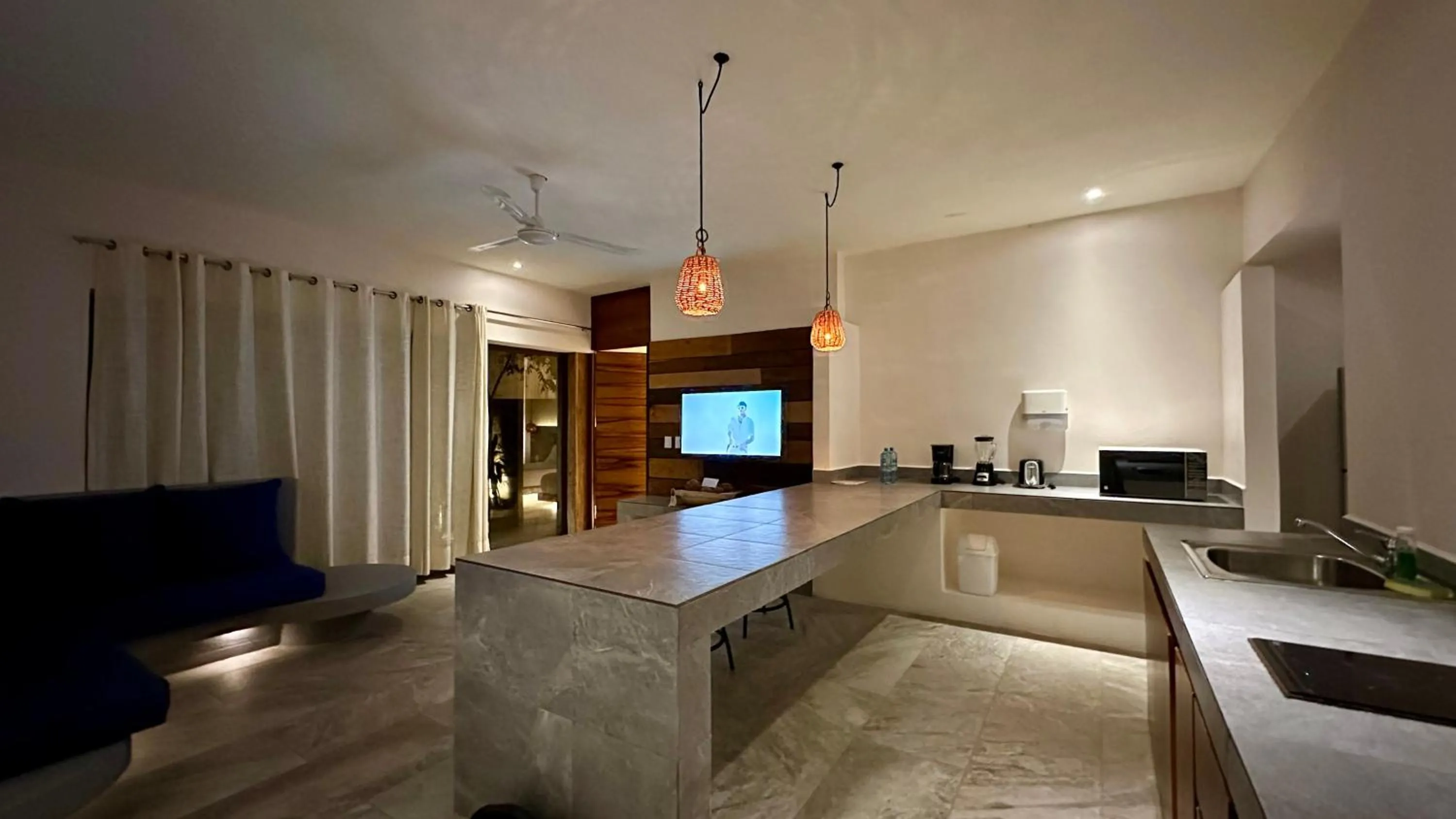 Communal lounge/ TV room in Kuun Taak Tulum