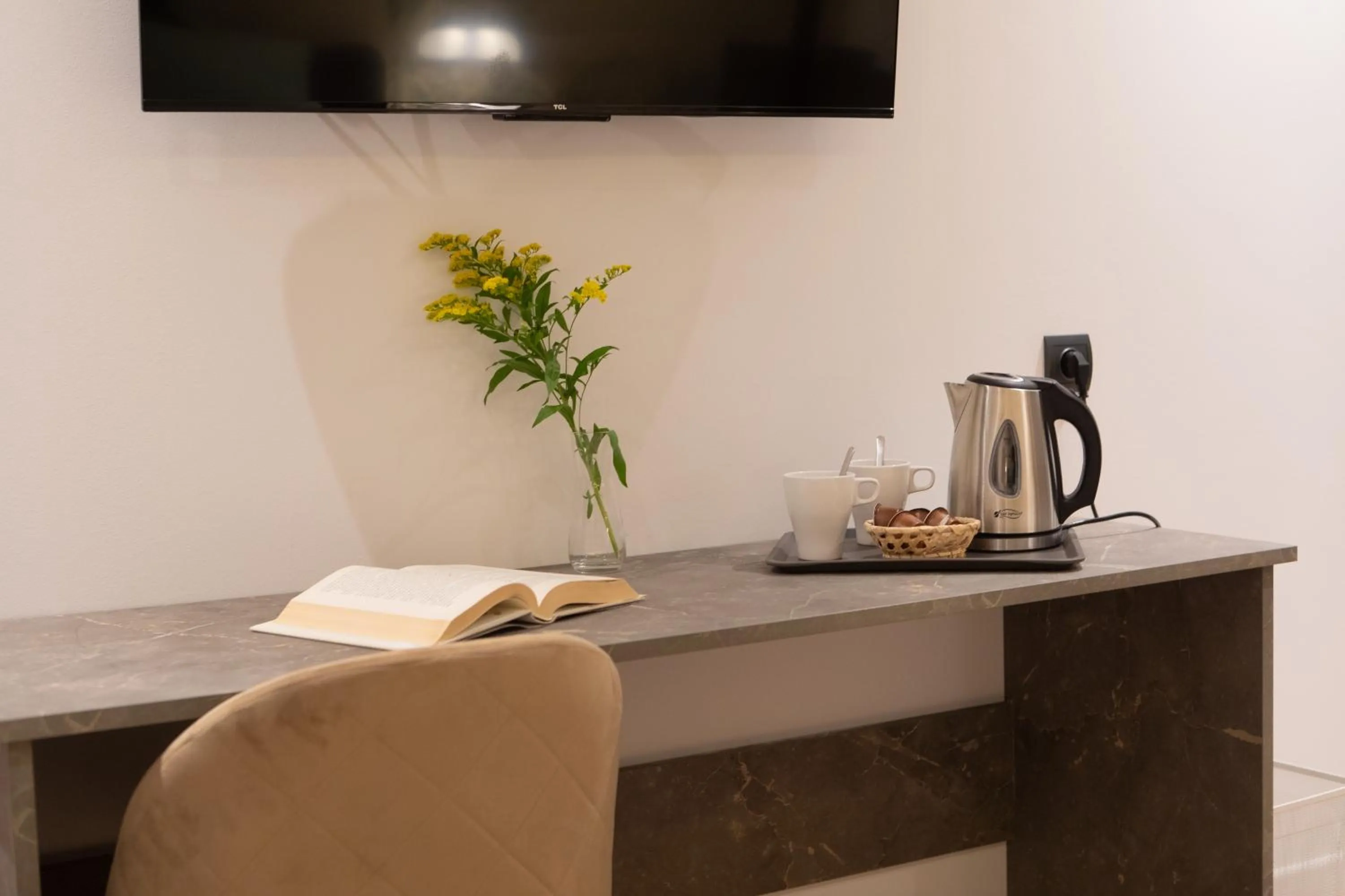 TV and multimedia in Boutique Rooms Playa Burriana