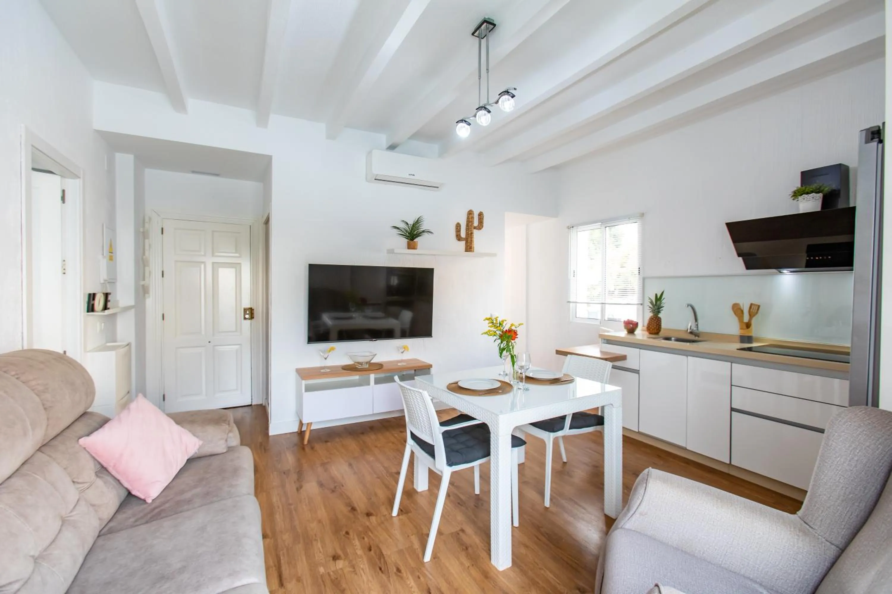 TV and multimedia in Boutique Rooms Playa Burriana