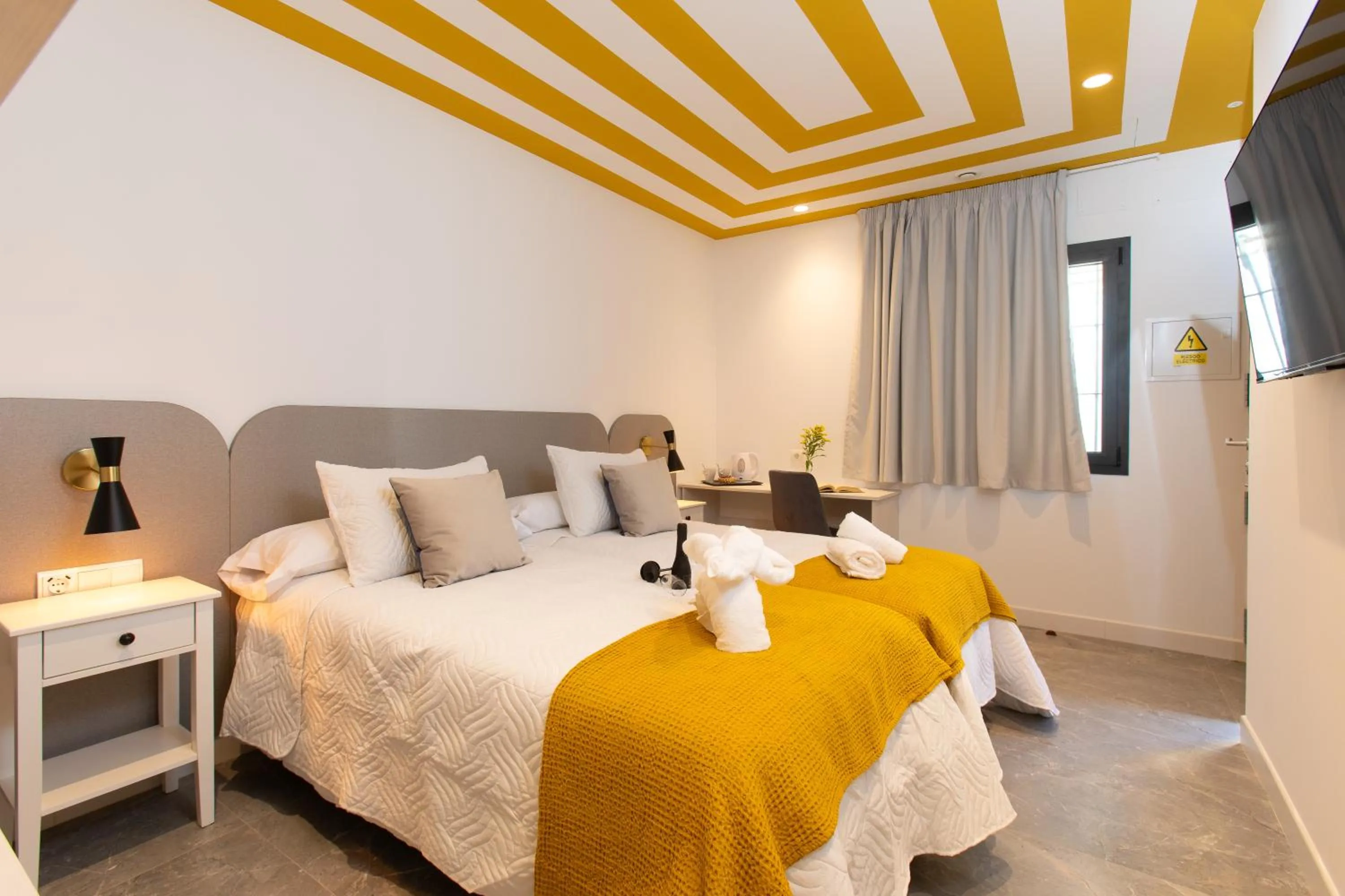 Photo of the whole room, Bed in Boutique Rooms Playa Burriana