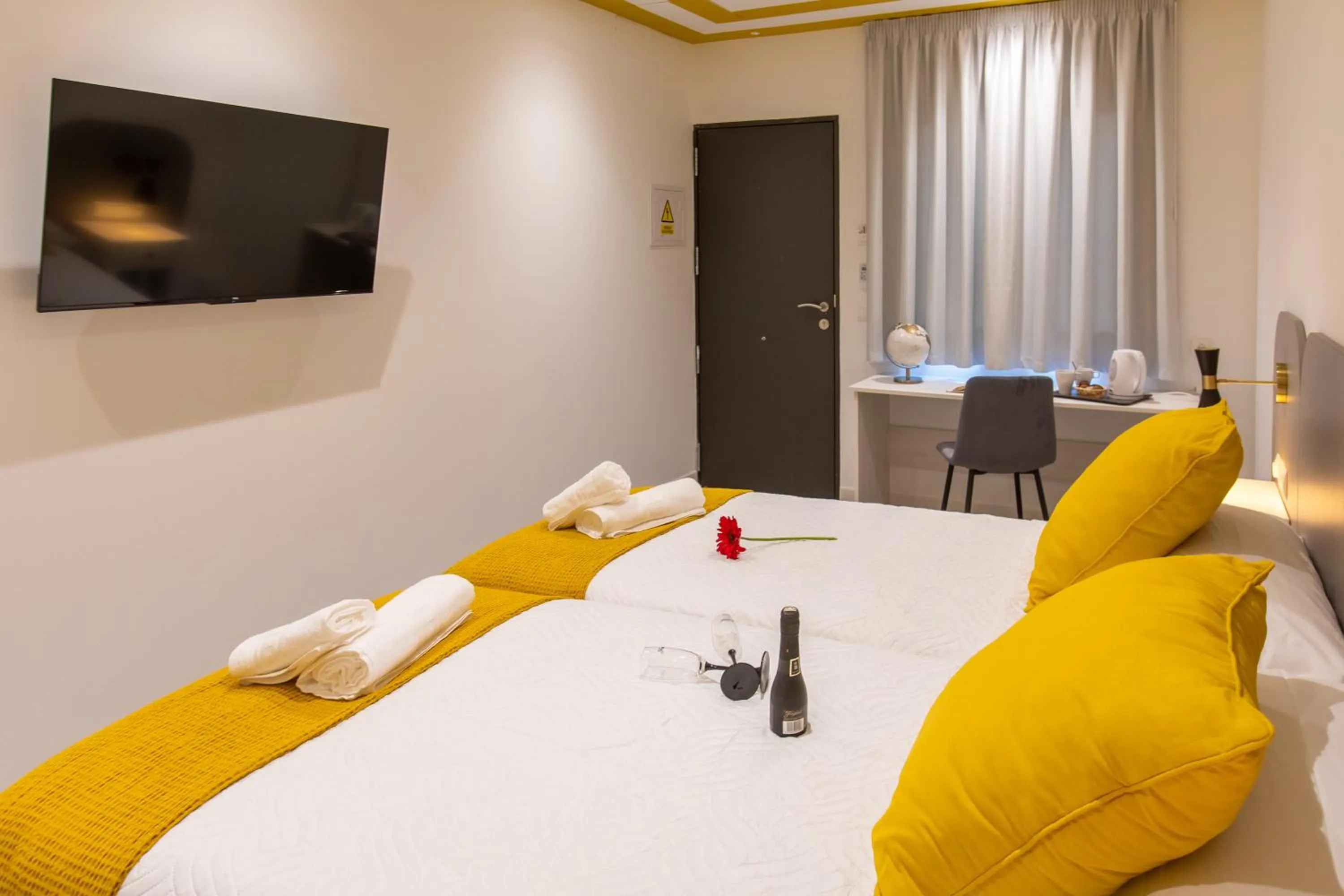 TV and multimedia in Boutique Rooms Playa Burriana