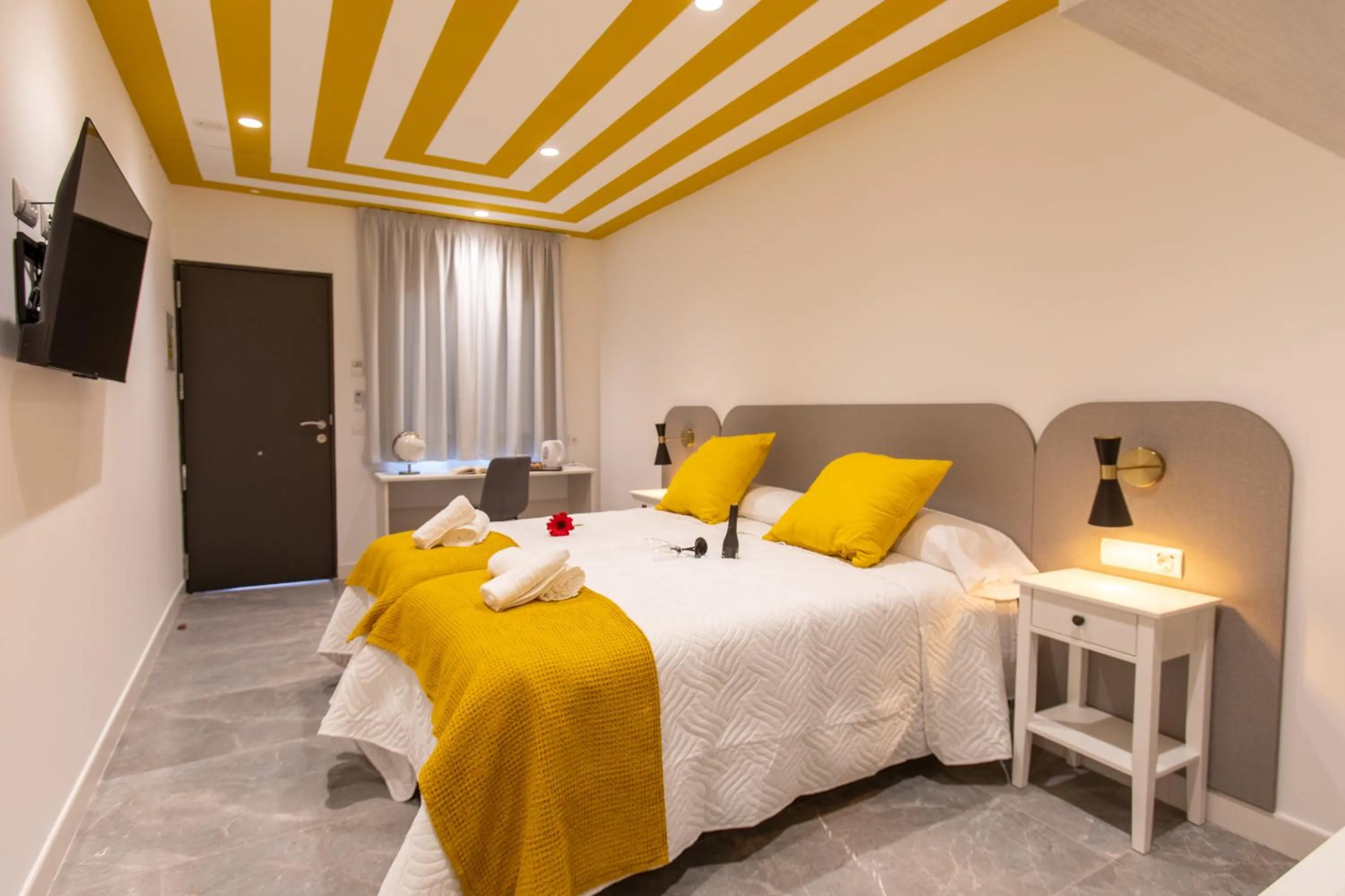 Photo of the whole room, Bed in Boutique Rooms Playa Burriana